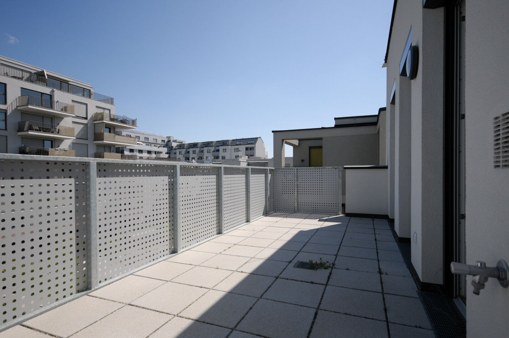 PROVISIONSFREI: FANTASTISCHE DG-WOHNUNG MIT TERRASSE & BALKON