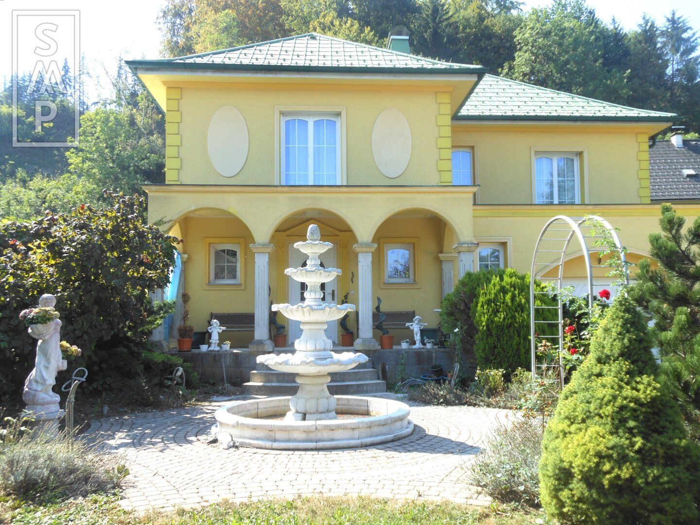 Einzigartige Landvilla mit Salzwasserpool und großzügigem Garten