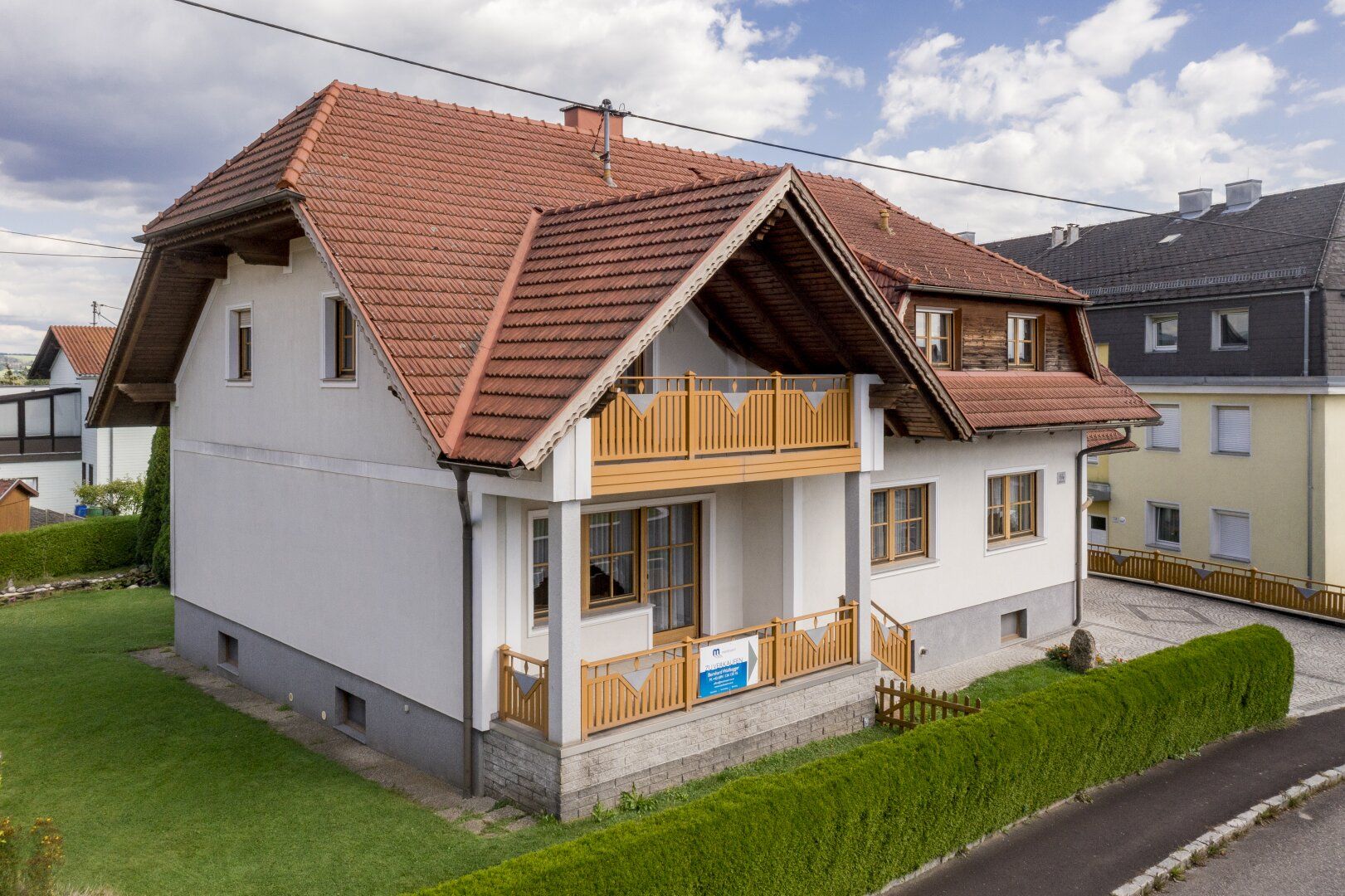 Viel Platz zum Wohnen und Arbeiten - sehr gepflegtes Zweifamilienhaus in Toplage von Pregarten
