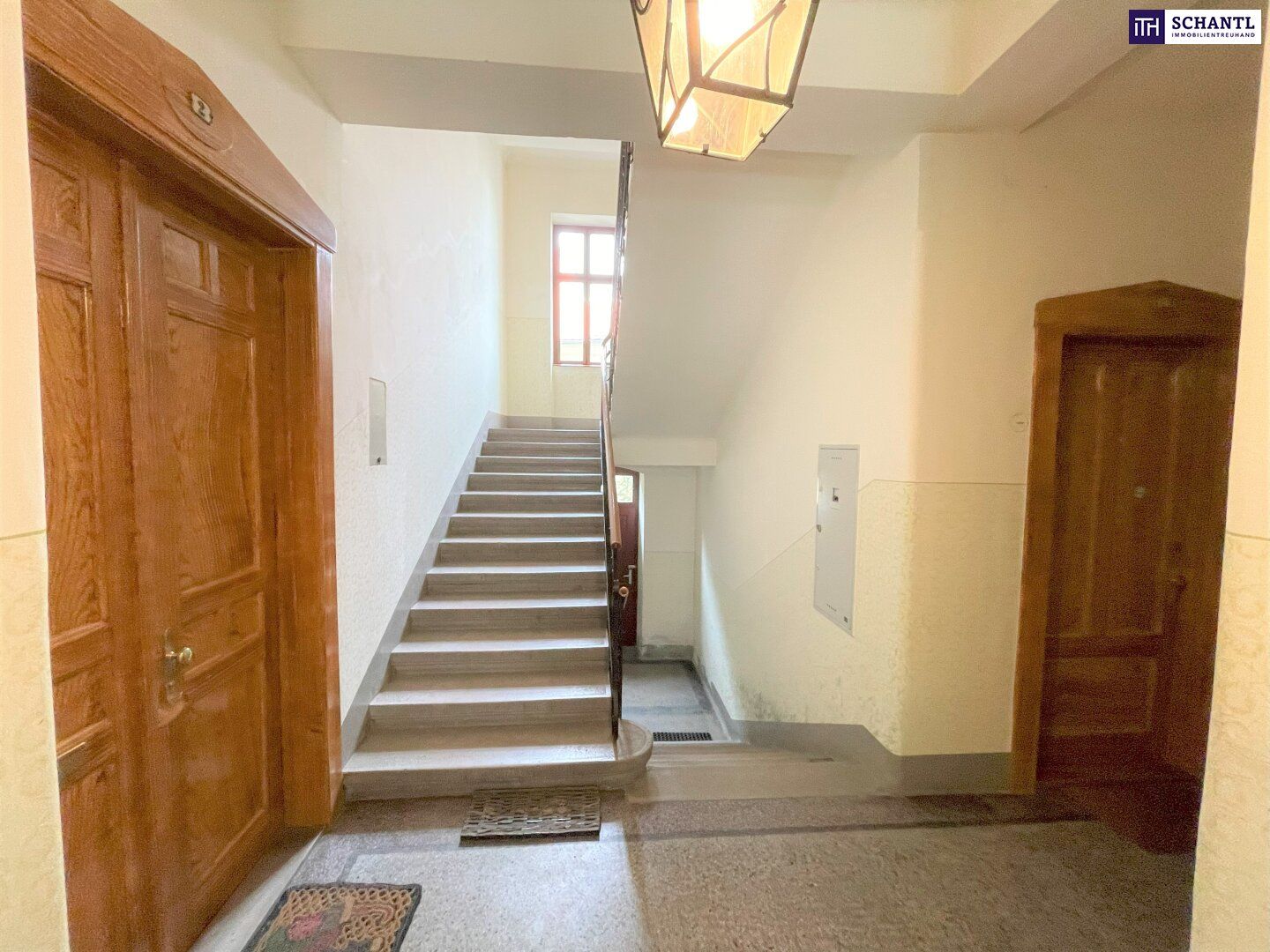 MIT BALKON! Tolle Altbauwohnung mit idyllischem Innenhof-Balkon, 2 Zimmer, mitten in der City! Besser geht´s nicht - diese Lage lässt keine Wünsche offen!