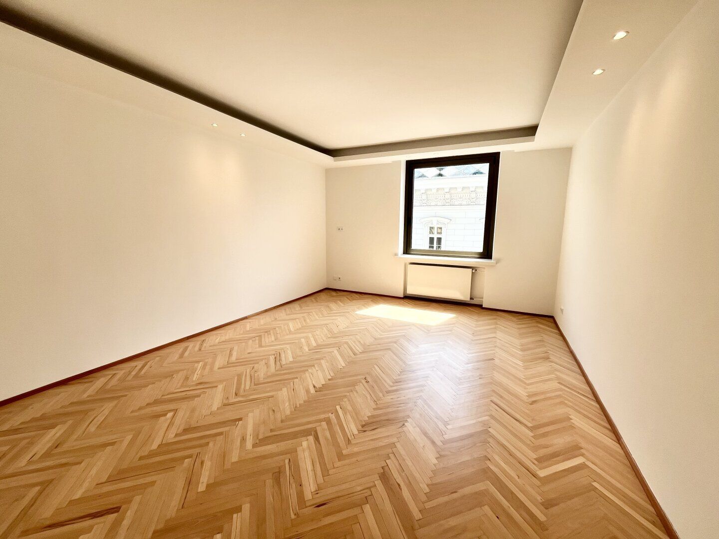 Studio Apartment vis á vis der Oper! Beste Lage!