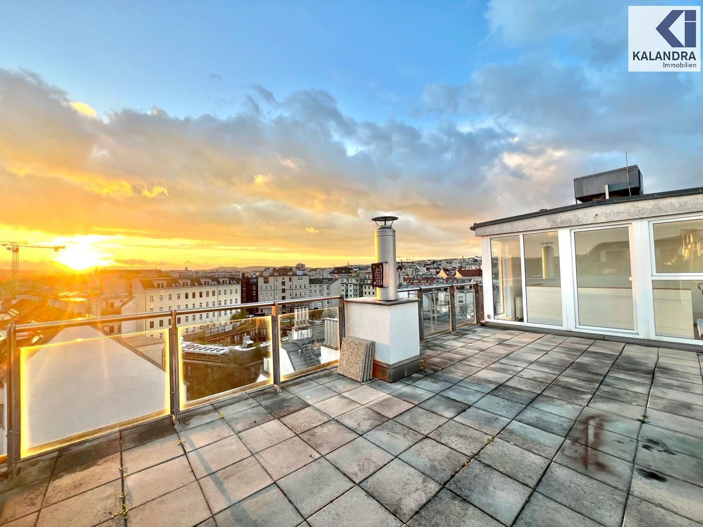 360° TOUR // PENTHOUSE mit TERRASSE und BALKON