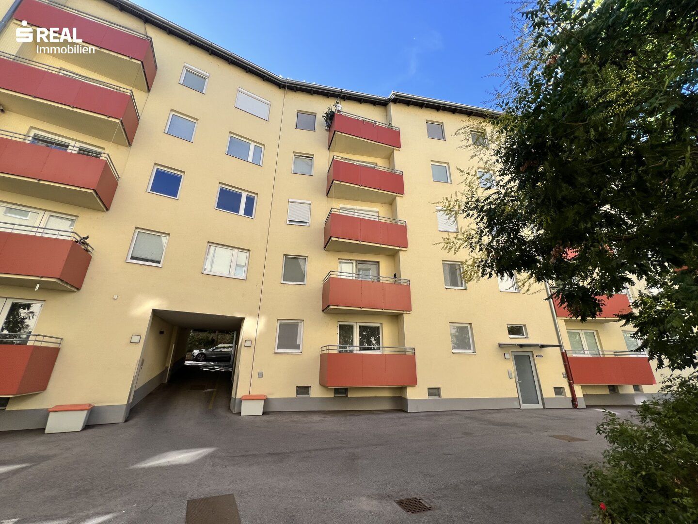 Charmante 2-Zimmer-Wohnung mit Balkon - nur € 880,- Miete