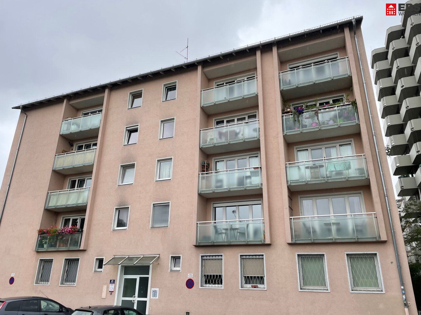 Möblierte Bürofläche (Umnutzung auf Wohnung möglich) im Erdgeschoss - zentral mitten in Salzburg