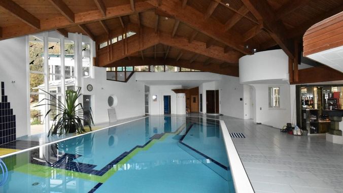 Schwimmhalle