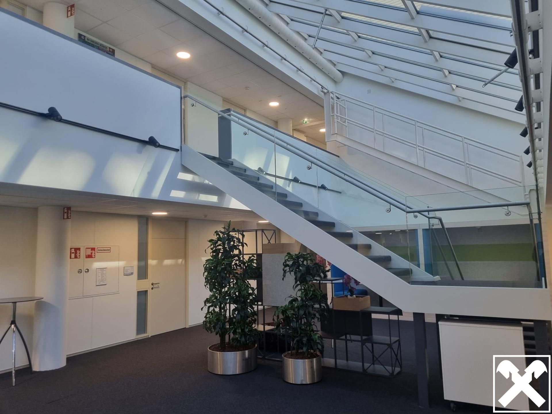 Großzügige Bürofläche in frequentierter Lage; auch Teilflächen mietbar! - Ansicht 2