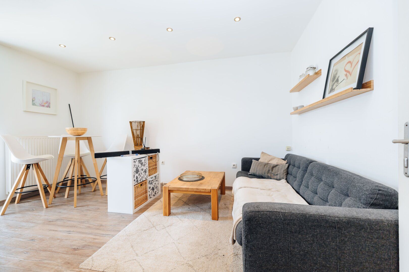 I AB 01.10 VERFÜGBAR I BADEWANNE I BALKON MIT AUSBLICK I HAUSTIERE WILLKOMMEN I INKL. HEIZKOSTEN I SEHR HELL UND RUHIG I