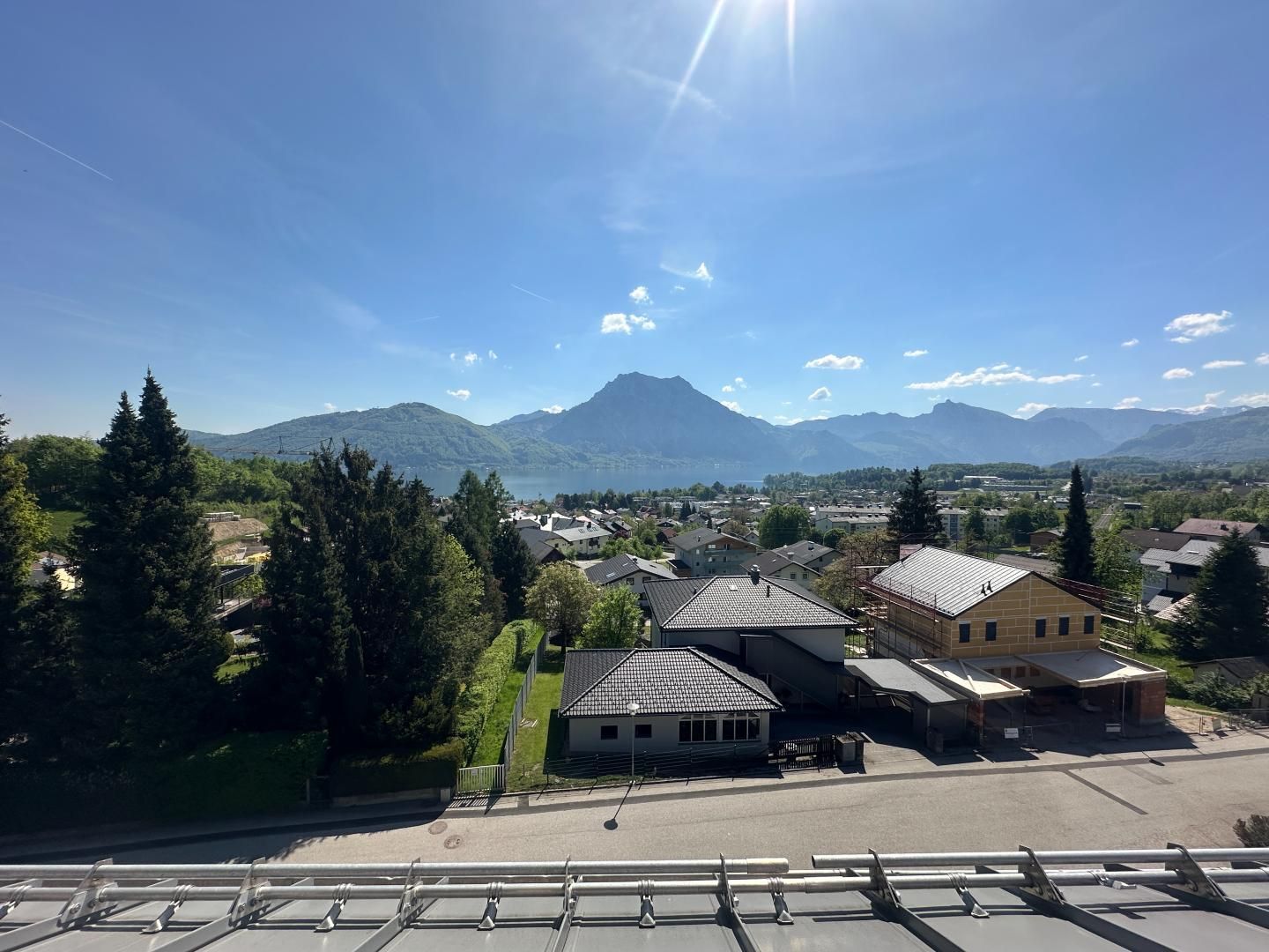 großzügige Ferienwohnung in Altmünster mit tollem Blick auf den See und die umliegende Berwelt