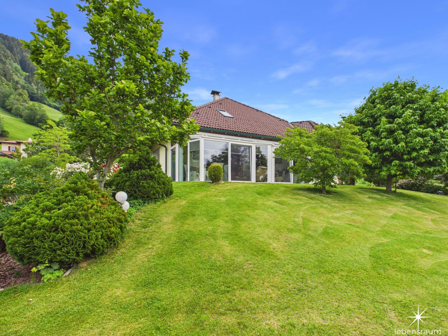 House, 230 m², land 2028 m²