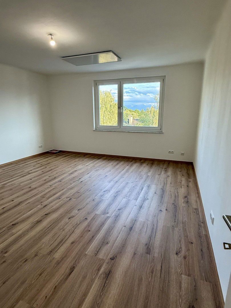 WG-Zimmer in neu sanierter Wohnung - Erstbezug nach Sanierung! 3 Zimmer verfügbar