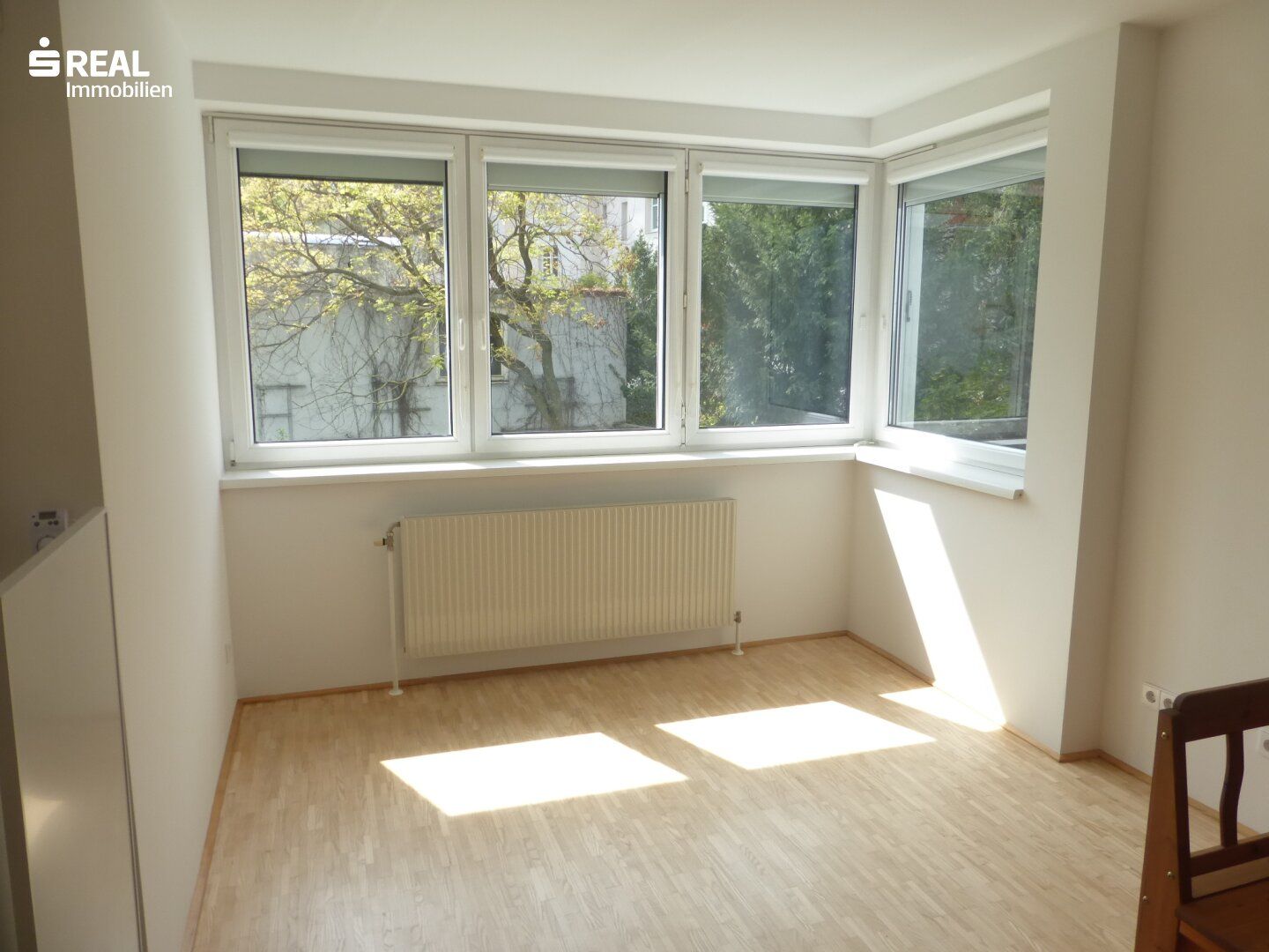 Nahe Sonnbergmarkt - Sonnig - Grünblick - teilmöbliert - Garagenplatz zusätzlich anmietbar