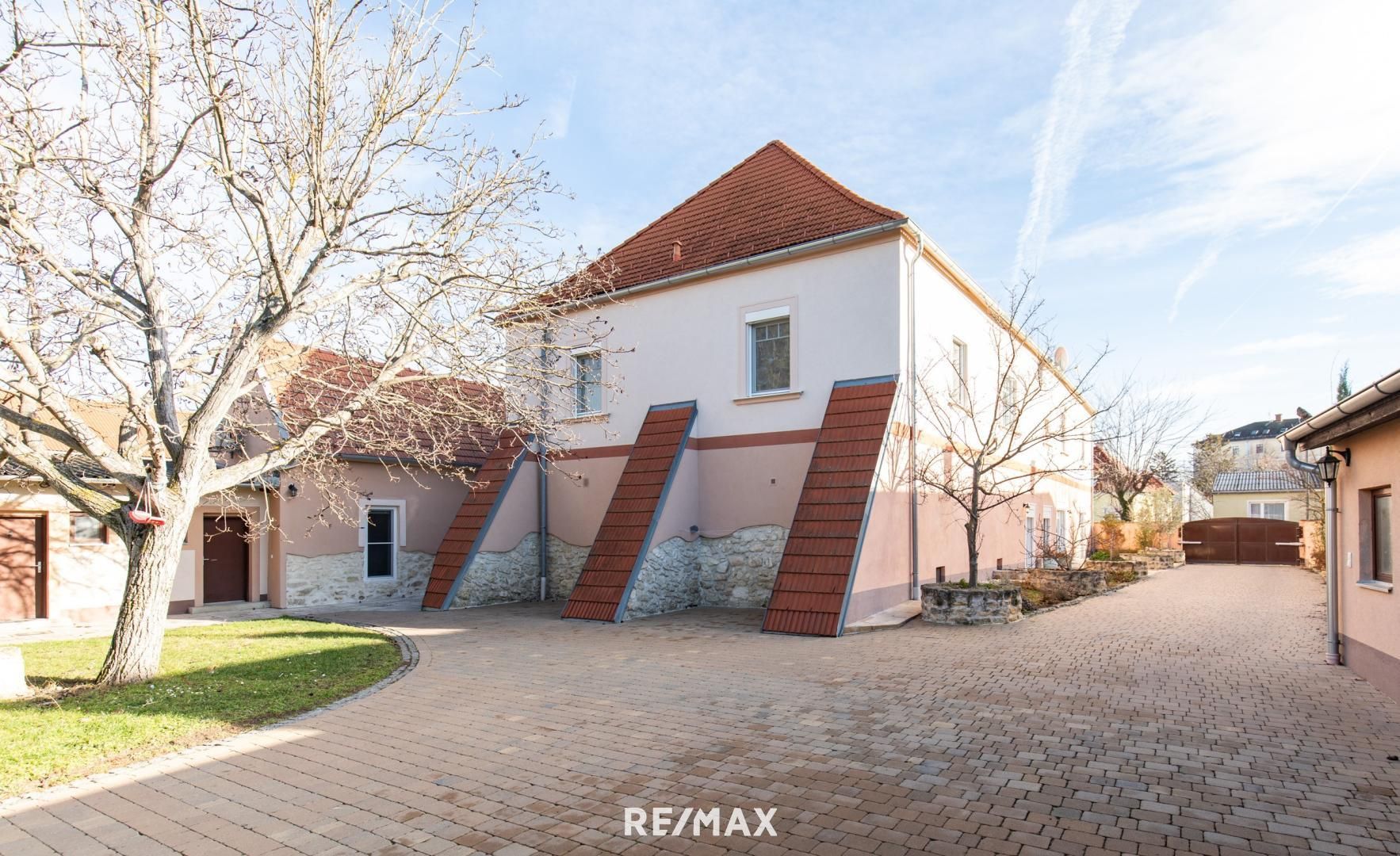 Historischer Gutshof, hochwertig kernsaniert mit 3.721 m² Grundstück!