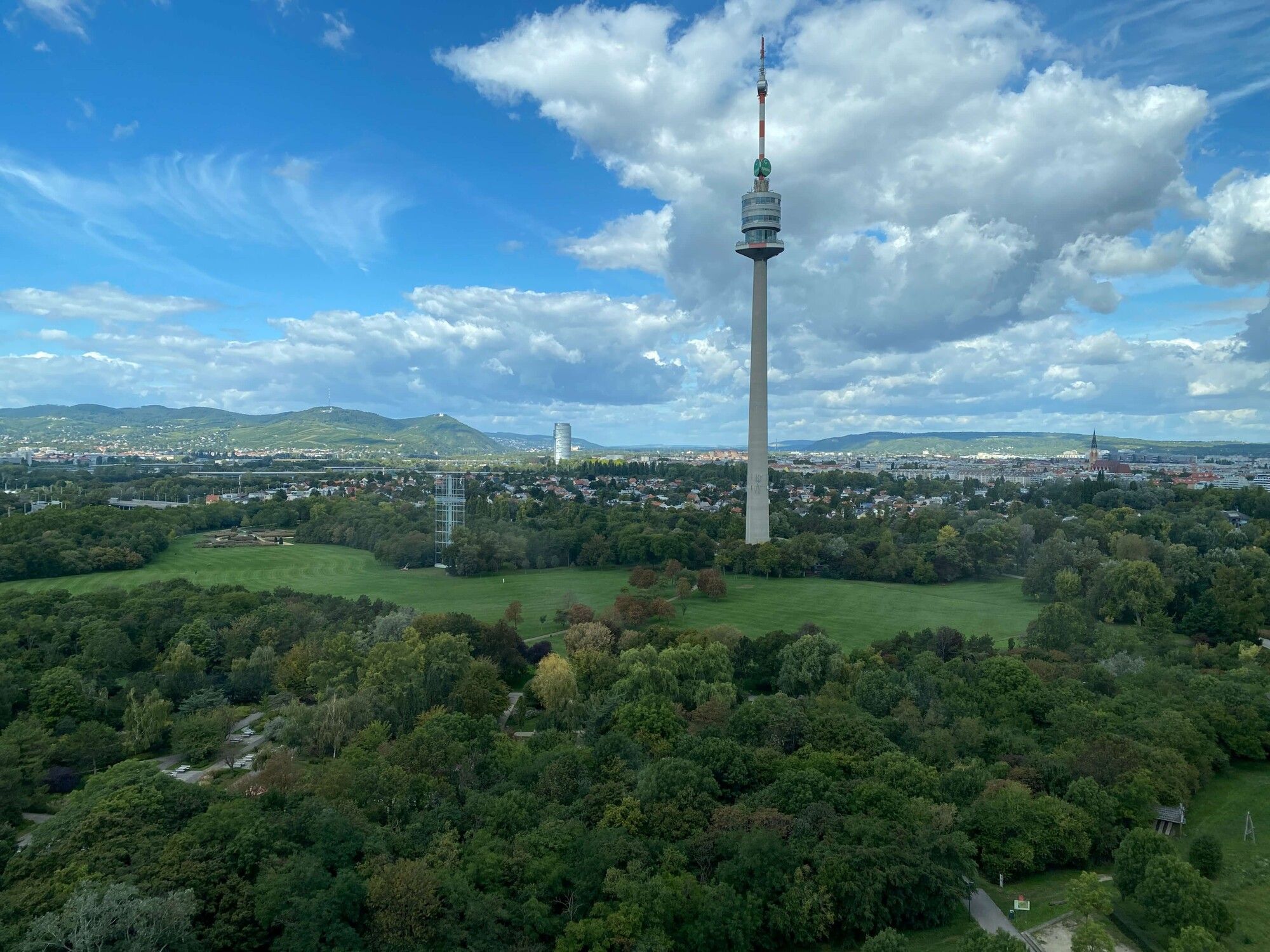 Moderne Büros mit Weitblick - SATURN TOWER - Ansicht 2
