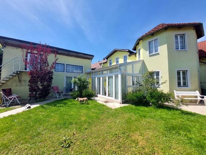 Großzügiges Einfamilienhaus in traumhafter Aussichtslage mit Pool