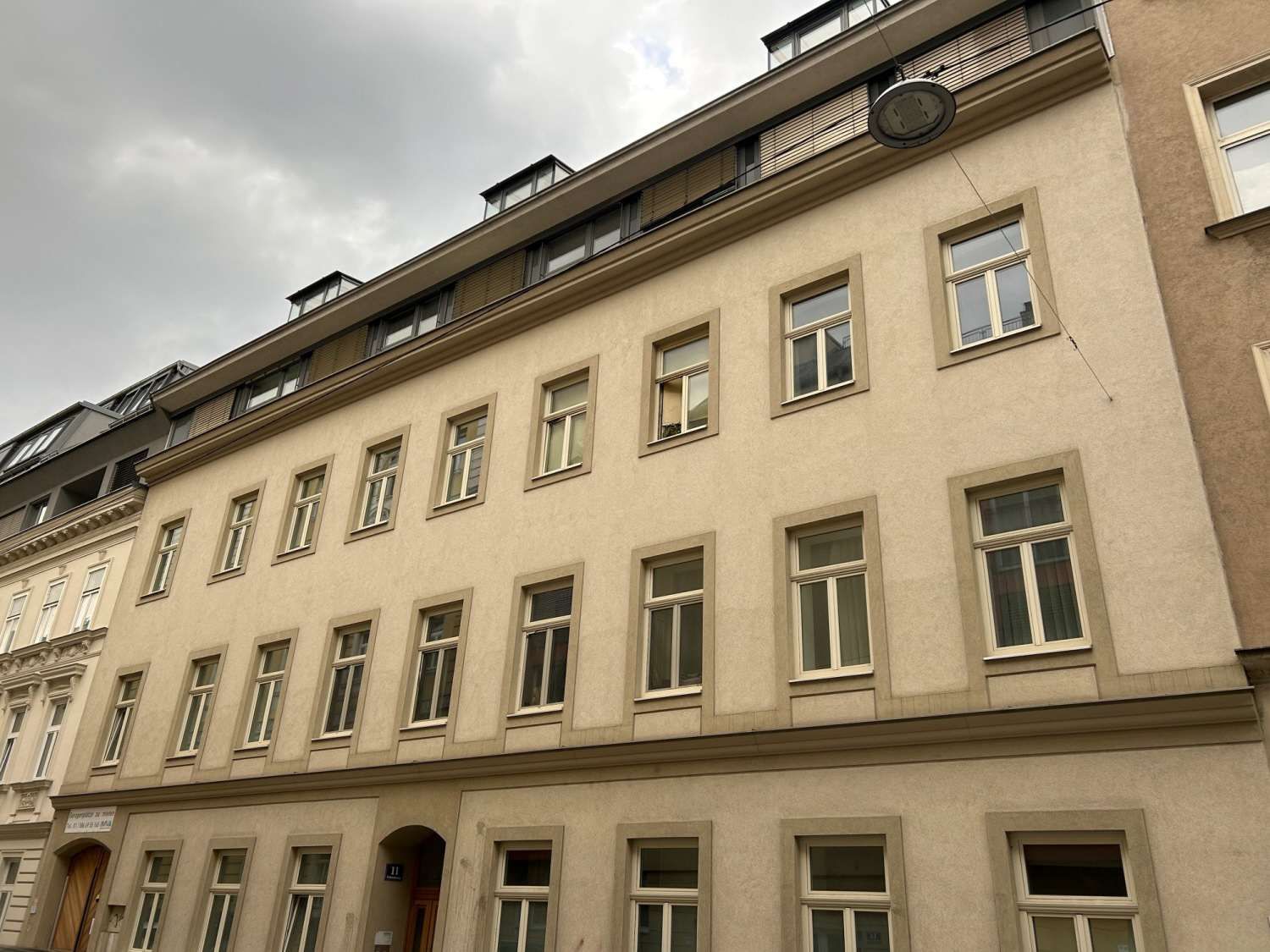 4-Zimmer-Wohnung mit Terrasse und Eigengarten im Erdgeschoss nahe U1 Keplerplatz