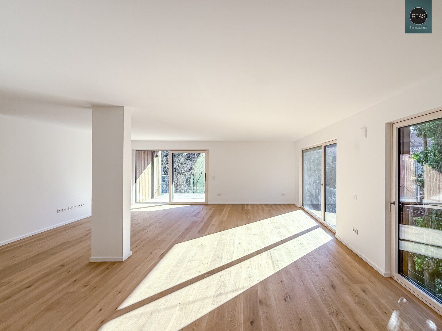 Erstbezug: Traum - Etagen - Apartment mit großem Balkon - Naturnahes Wohnen in Wien Hietzing - Exklusives Leben nahe dem Roten Berg!