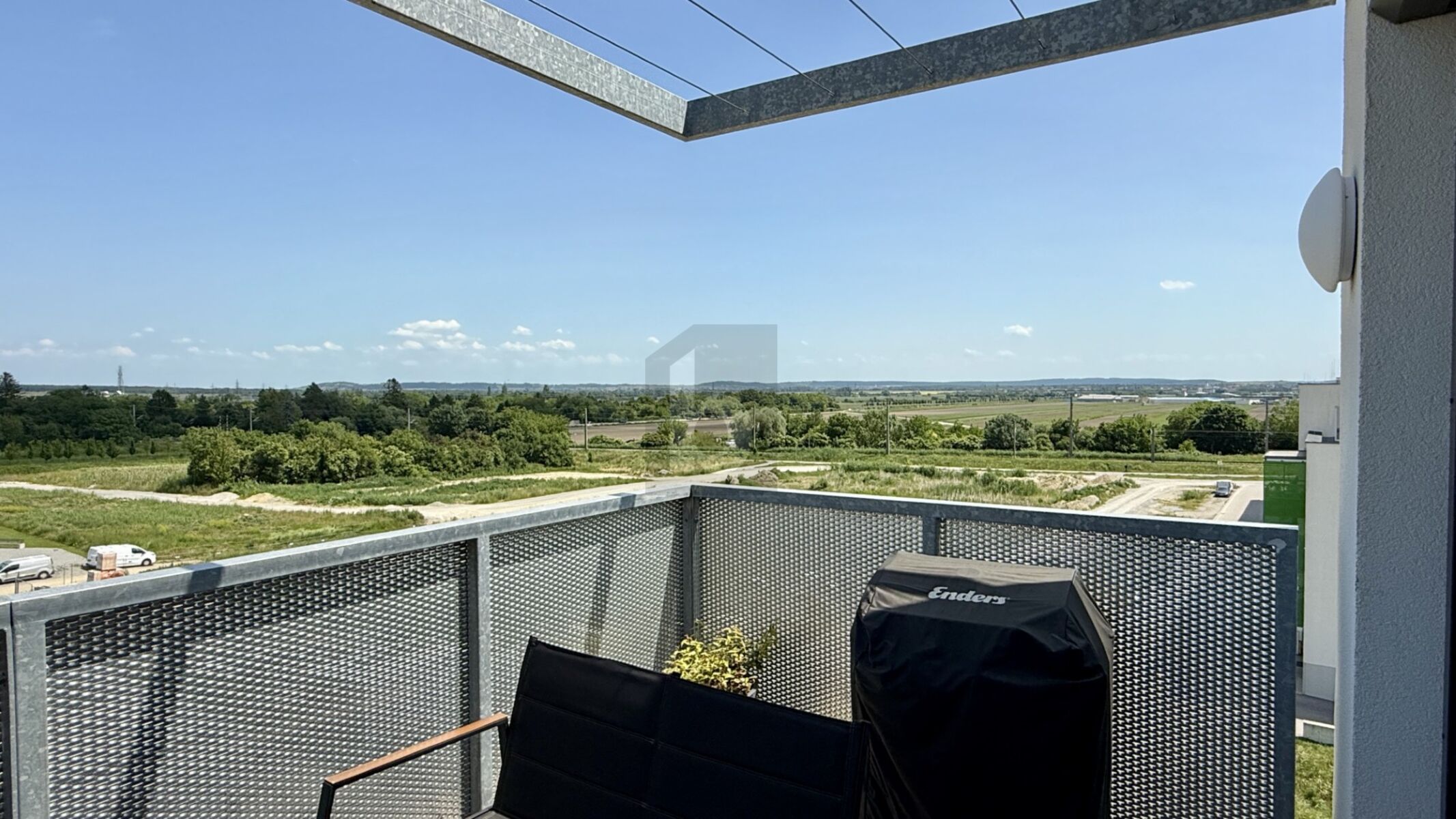 MODERN MIT TOP AUSSTATTUNG, GARAGENPLATZ & PANORAMA BALKON