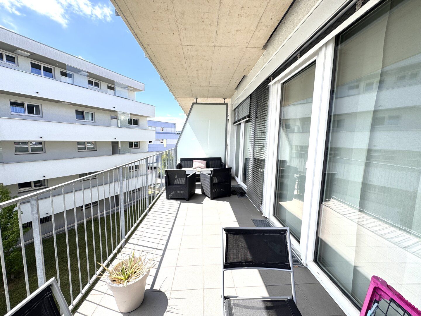 Charmante Zwei-Zimmer-Wohnung mit extra Küche, Balkon, Garage & moderne Ausstattung!