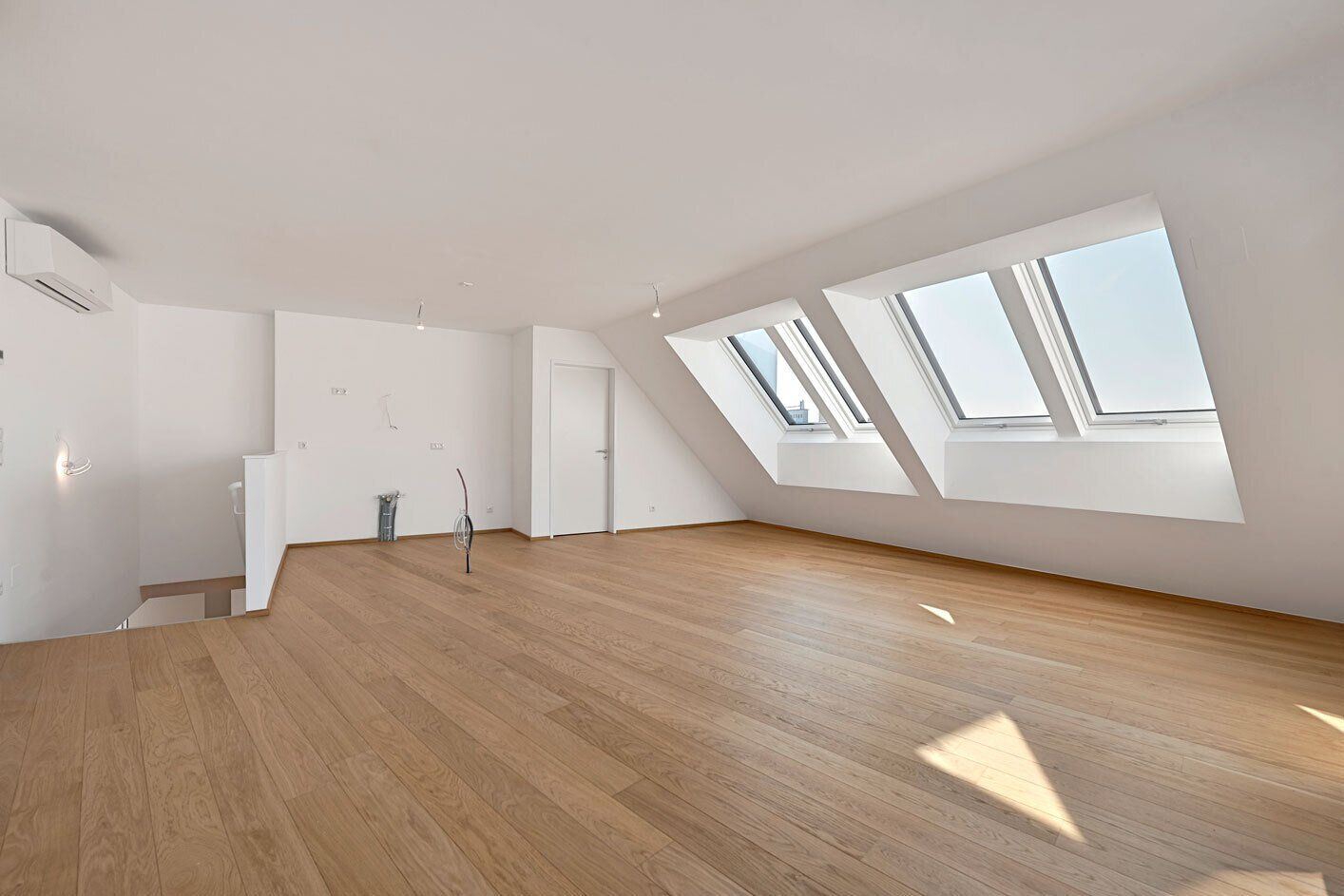 THE TEMPTATION - Dachgeschoss-Maisonette mit 2 Terrassen + Balkon | 23 m² Freifläche, 3 Zimmer - Mehr