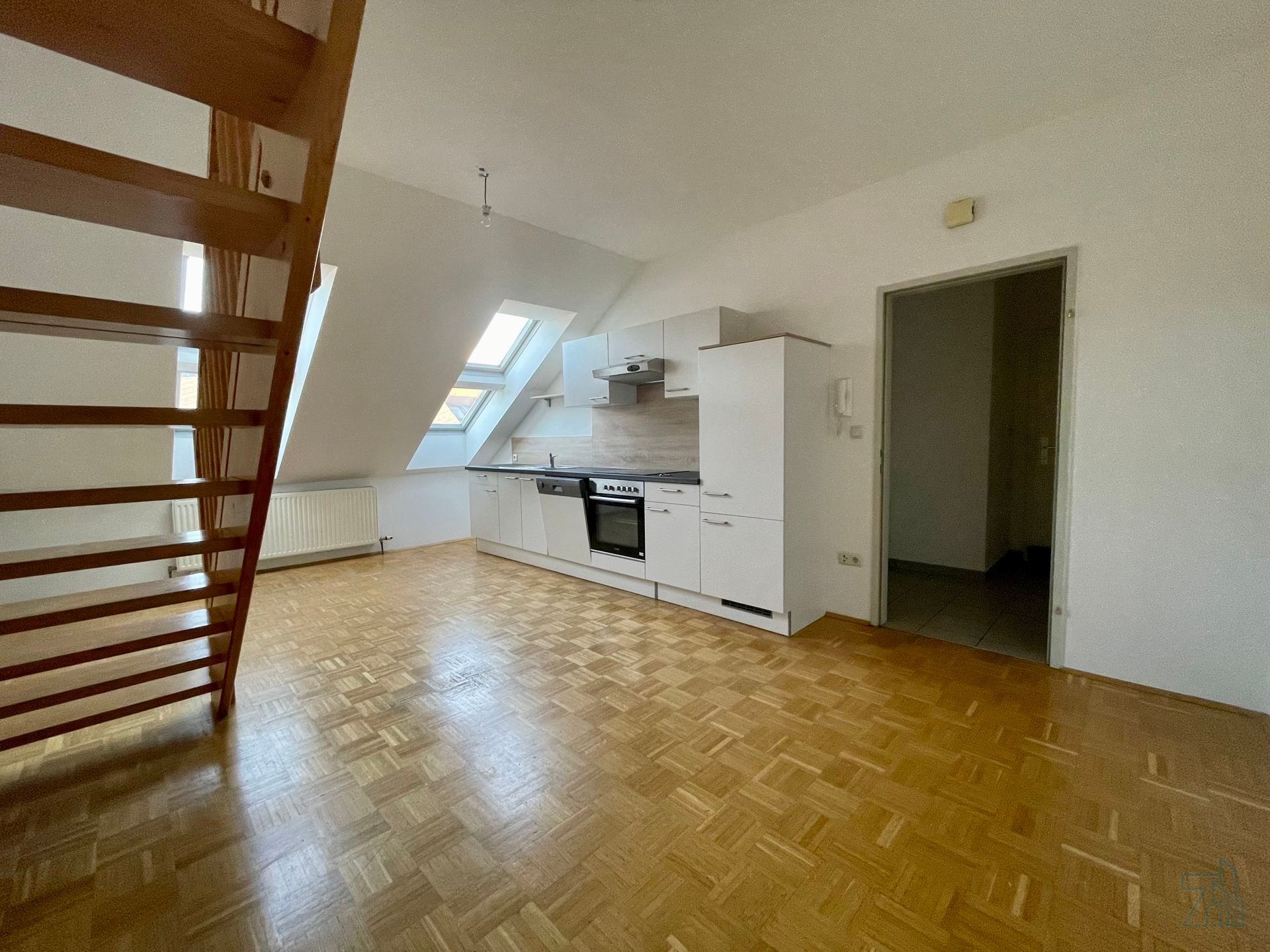 Exklusive 3-Zimmer-Dachgeschoss-Maisonette mit Schlossbergblick - Provisionsfrei & top Lage!