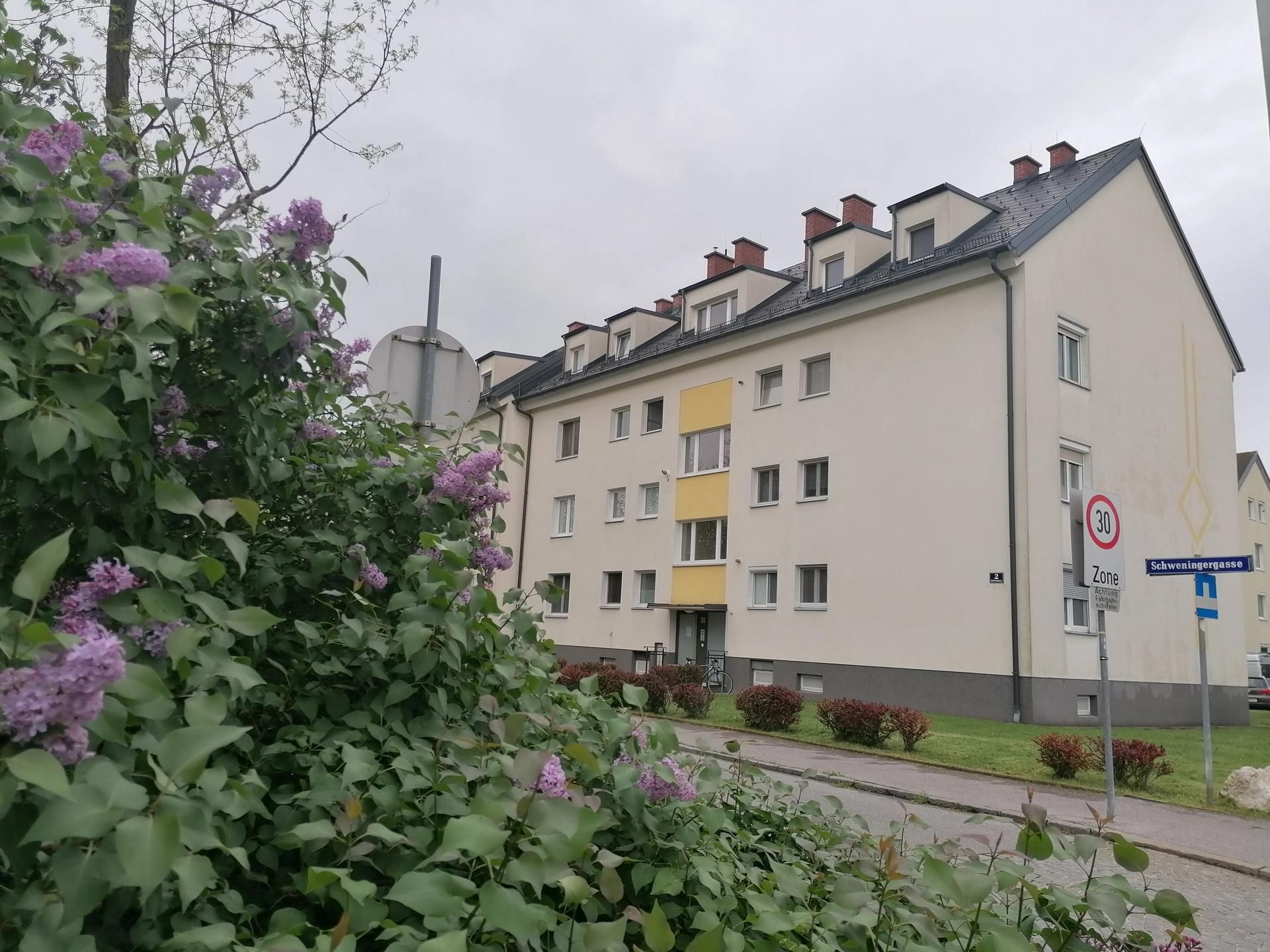 Schwechat | Ideal für Anleger | 2 Zimmer Dachgeschosswohnung| (Provisionsfrei)