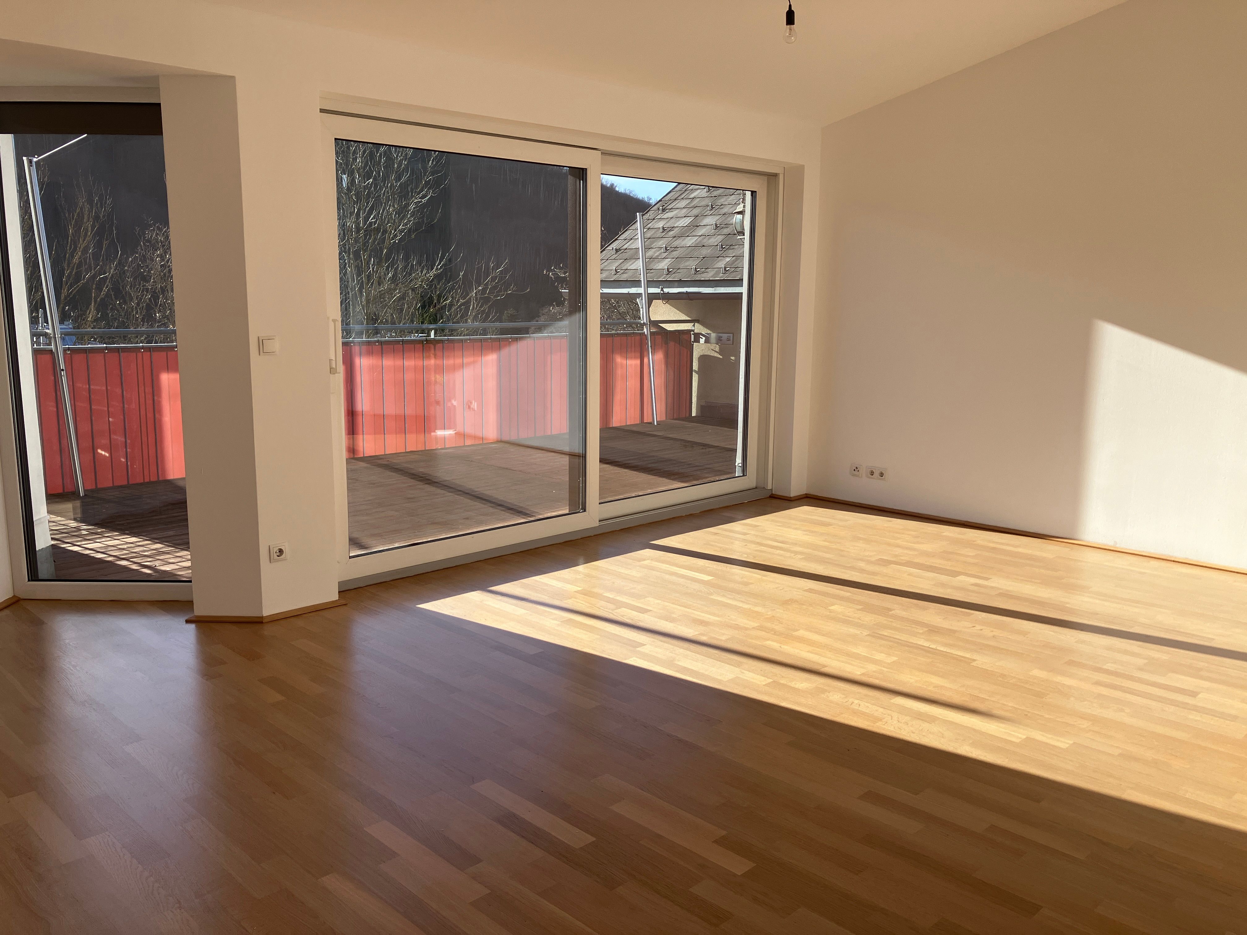 Moderne, helle DG Wohnung in alter Wienerwaldvilla 