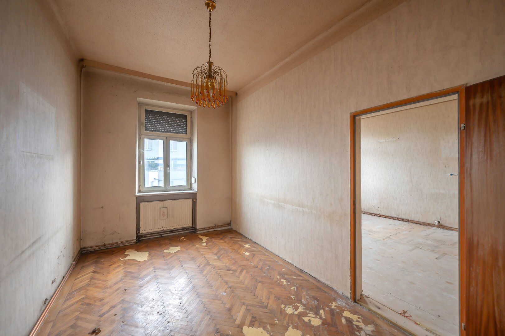 ++KLNB121++ Renovation Opportunity: Well-Located 1-Room Apartment with Airbnb Potential