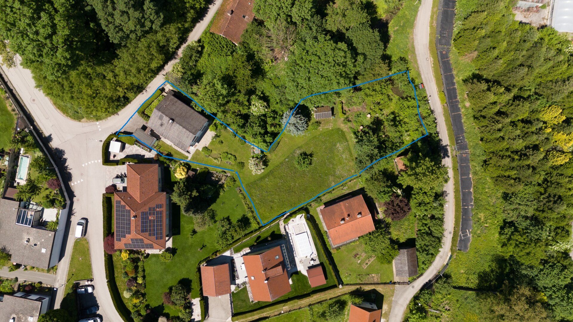 Sehr großes, wunderschönes Grundstück mit älterem Wohnhaus in guter Thalheimer Lage - fairer Preis