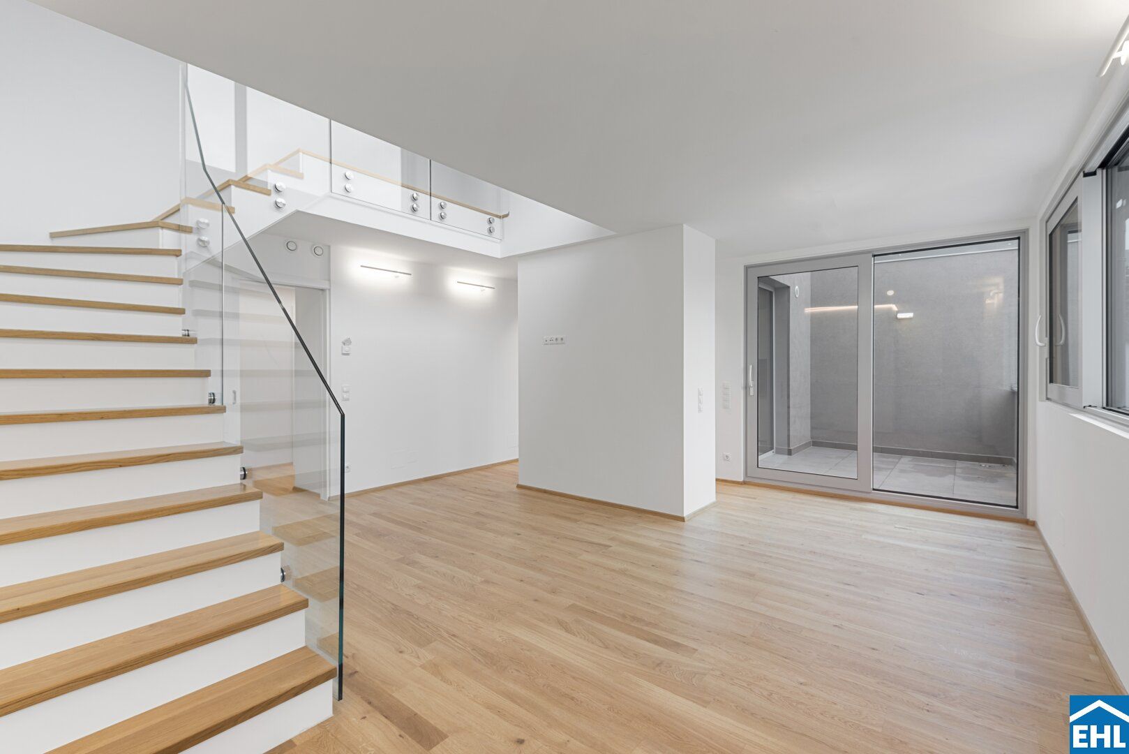 Traumhafte Dachgeschoßwohnung in saniertem Altbau: 5 Zimmer-Maisonettewohnung mit Terrassen