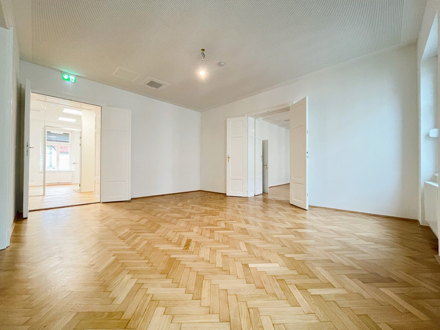 Repräsentatives Büro mit 5 Büroräumen und Balkon in zentraler Lage von Graz - Ansicht 2