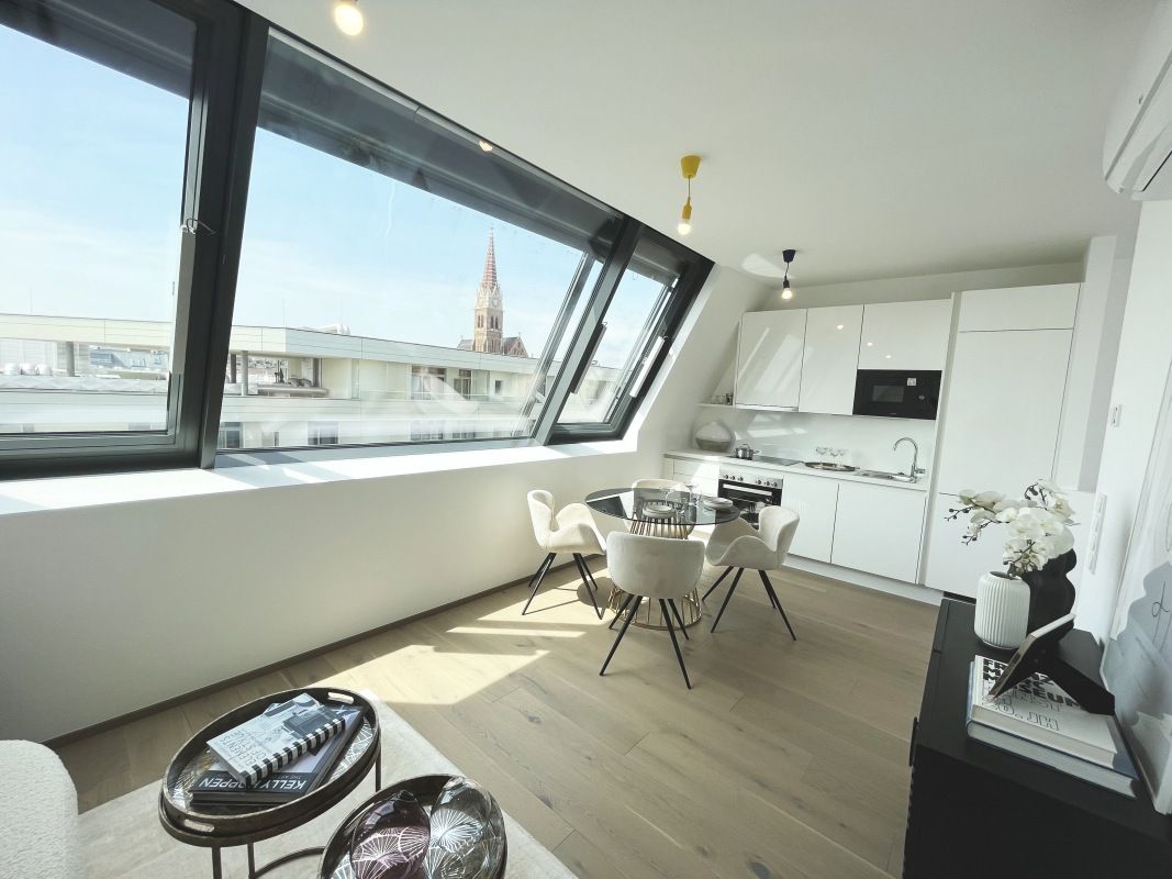 Klimatisierte Dachgeschoss-Maisonette mit 2 Zimmern und großer Terrasse!