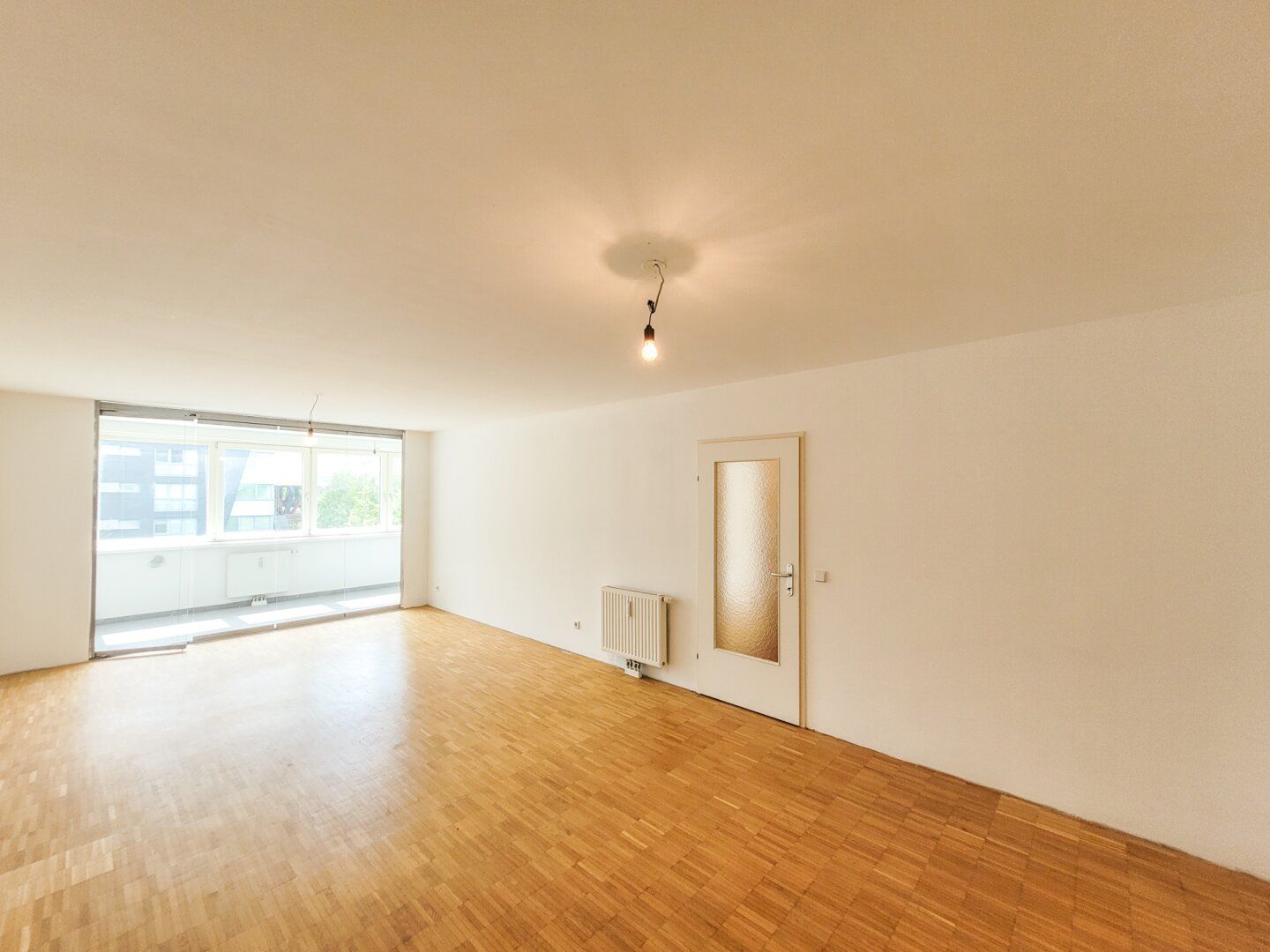 PROVISIONSFREI VOM EIGENTÜMER! MONTE LAA! GUT AUFGETEILTE 2-ZIMMER WOHNUNG MIT VERANDA!
