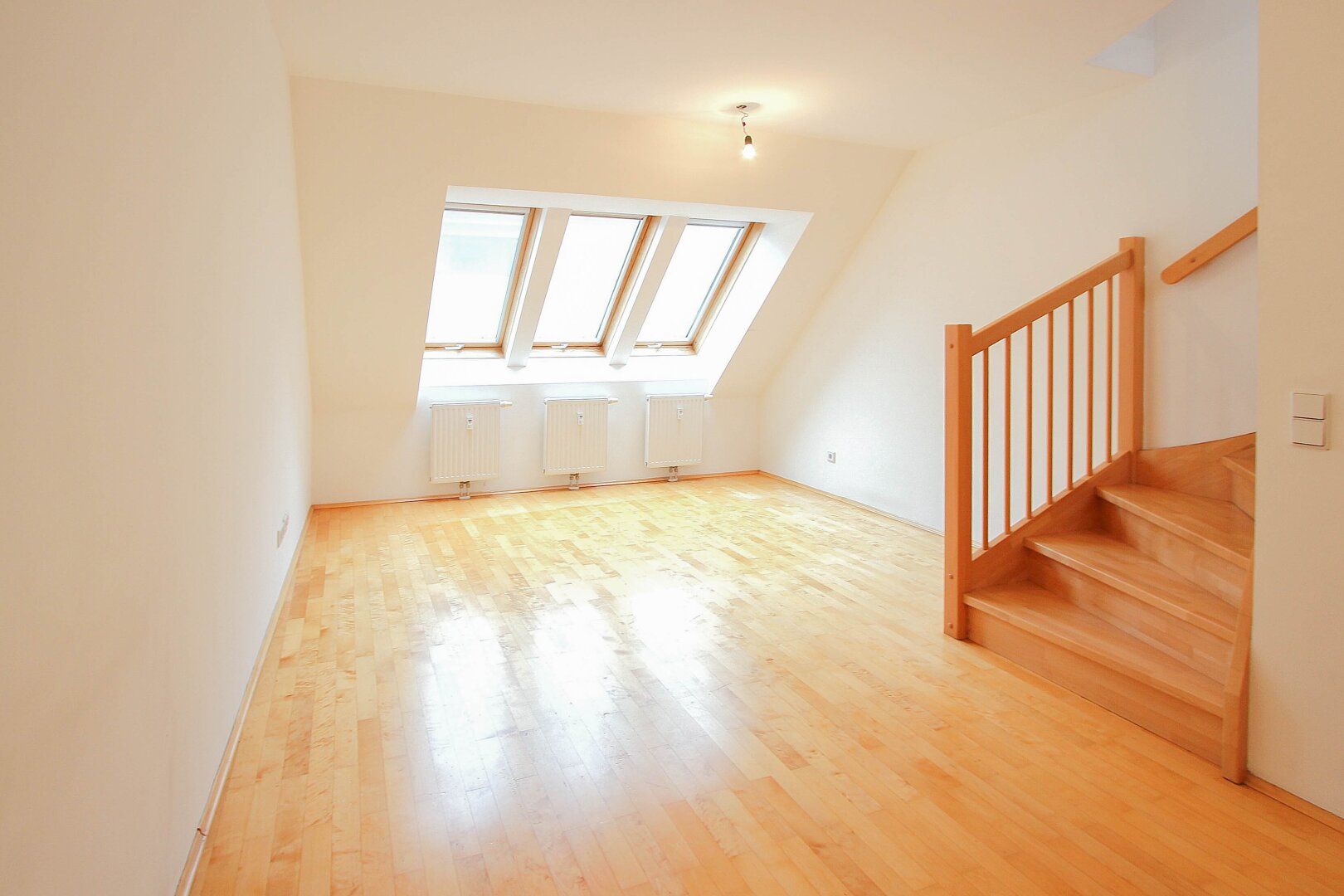 Lichtdurchflutete DG-Maisonette in Top Lage