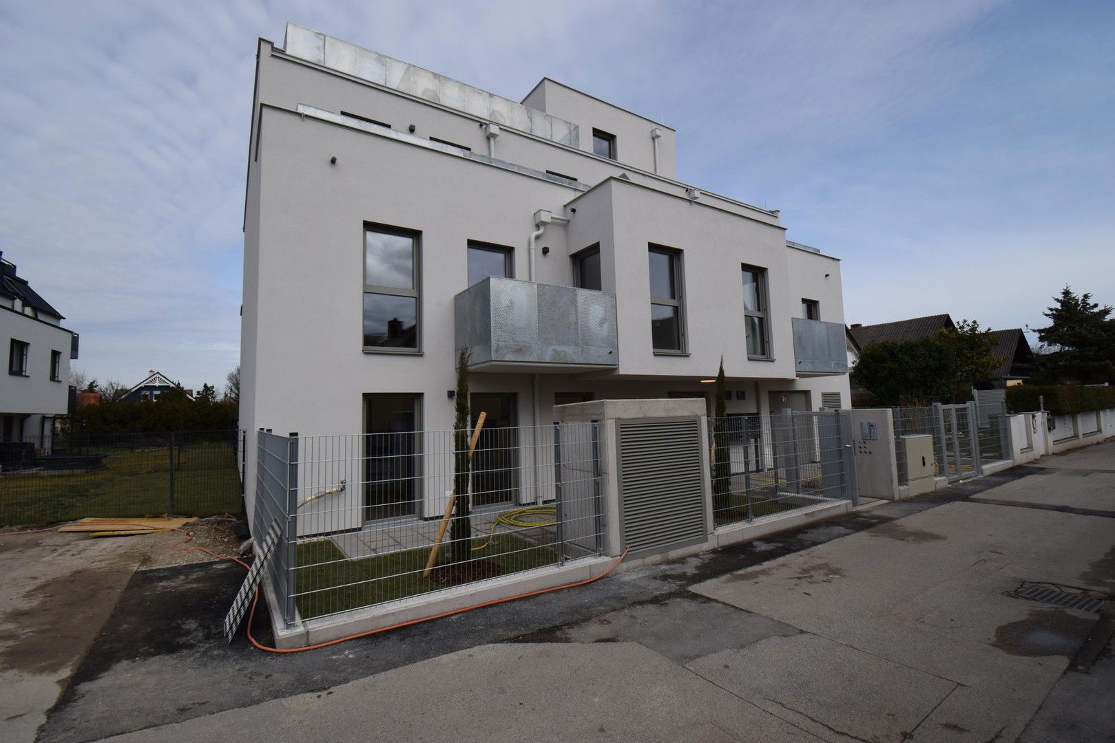 Erstbezug: Moderne 2-Zimmer Wohnung mit Balkon, Deckenkühlung & Top-Ausstattung in Essling