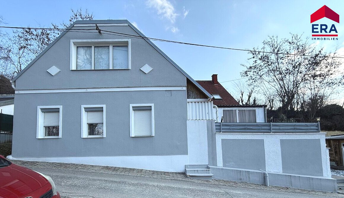 Charmantes Einfamilienhaus mit Weinkeller, Garten & Loggia - Sofort beziehbar!