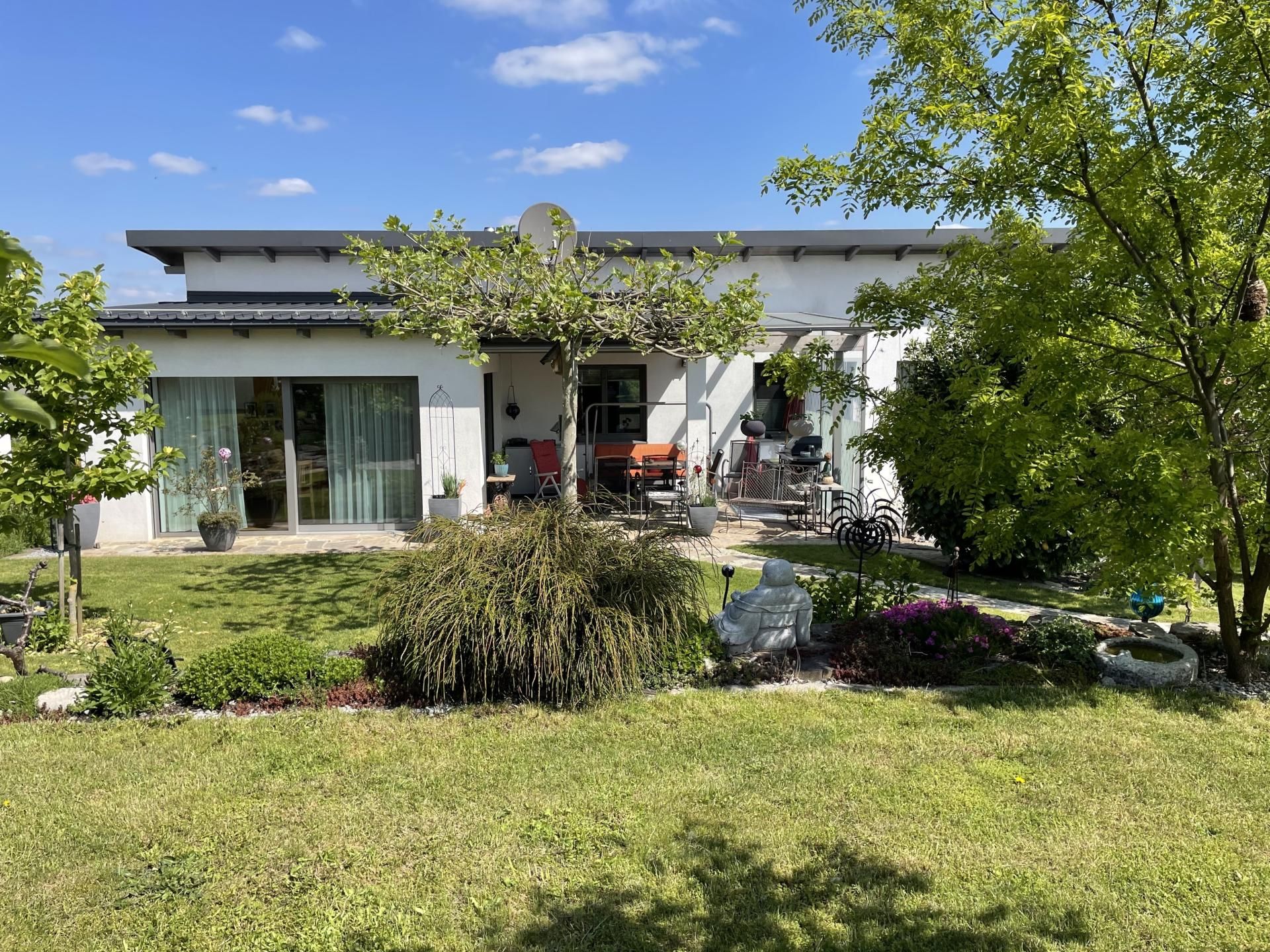 Neuwertiges Einfamilienhaus in Siedlungslage