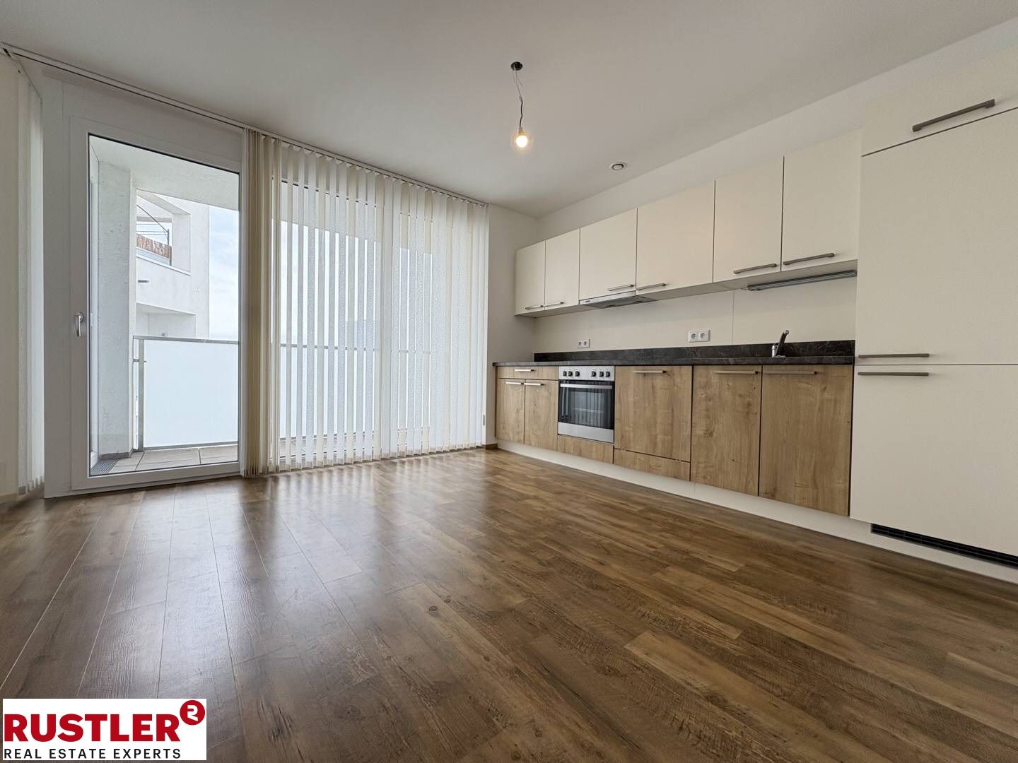 Herrliche große Wohnung mit Aussicht & Loggia