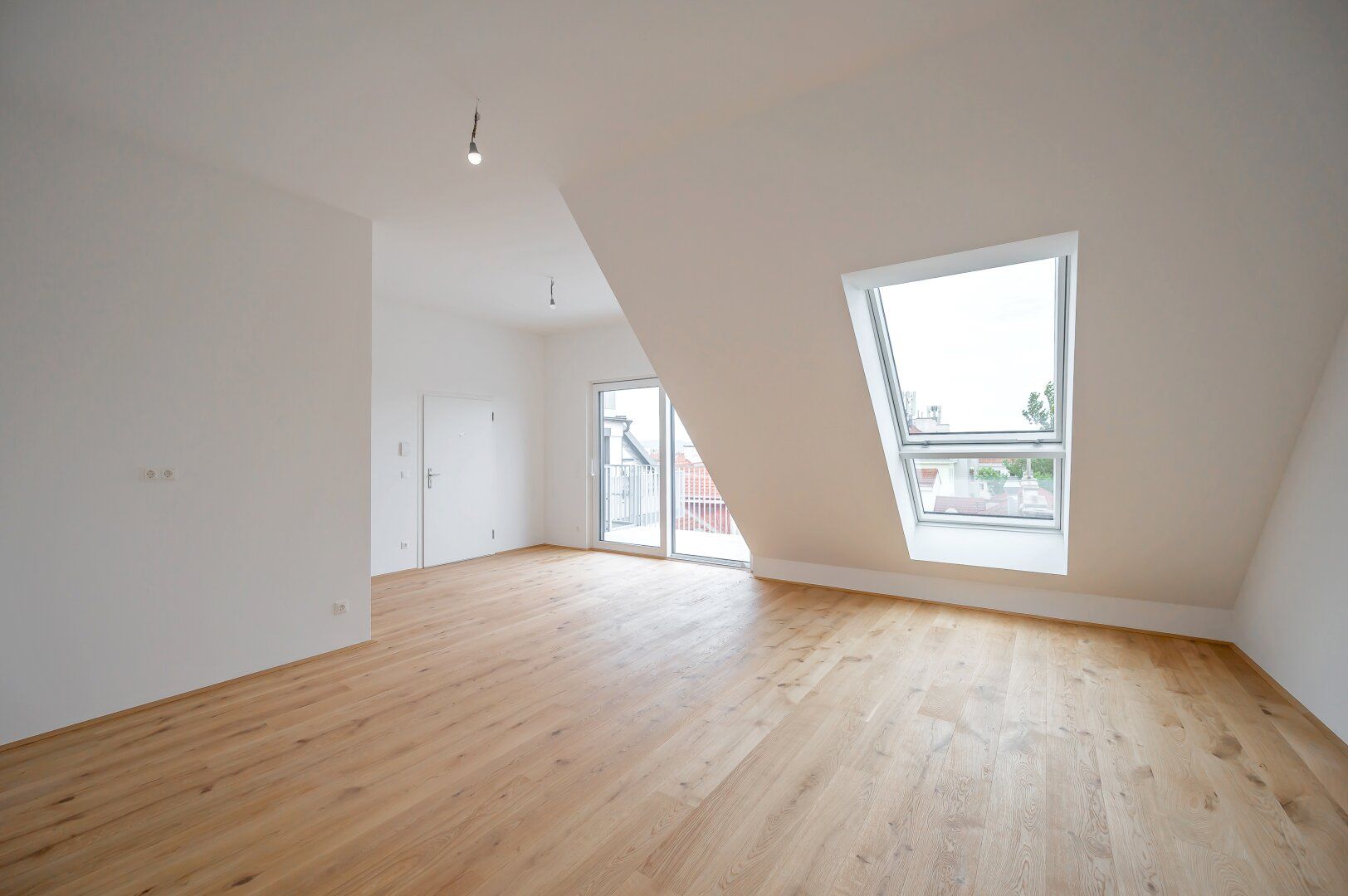 ++FonteFlats++ Fantastic 3-room attic FIRST OCCUPANCY with great roof terrace - near Hauptbahnhof/Central Station