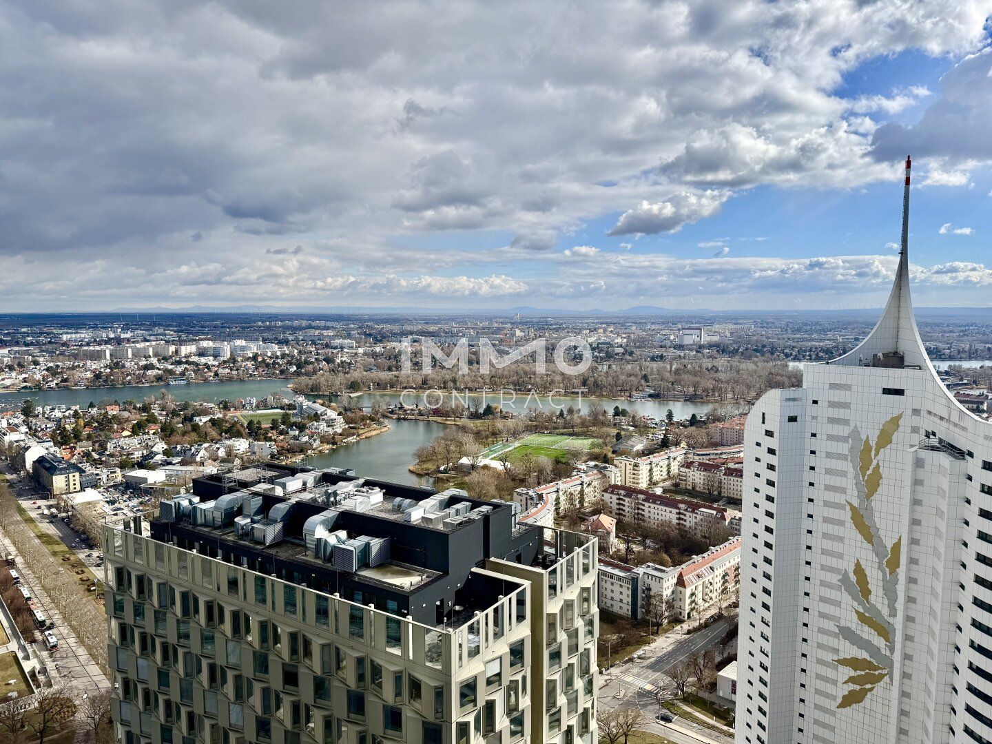 Studio-Highlight im DC Tower 2 - Wohnen über den Dächern Wiens - Més