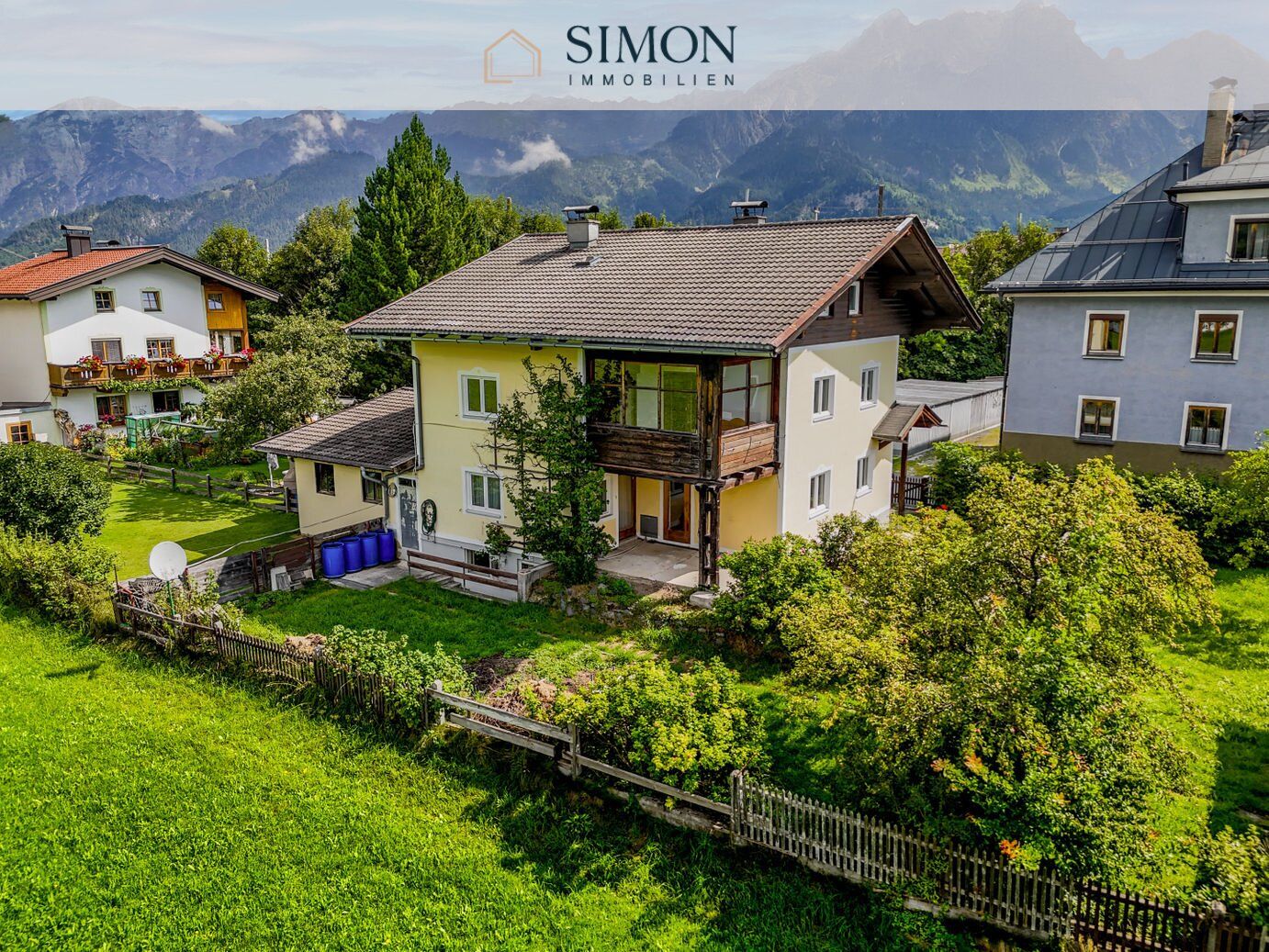 Einfamilienhaus mit Blick ins angrenzende Grünland und auf die Berge - zentrale Lage in Saalfelden