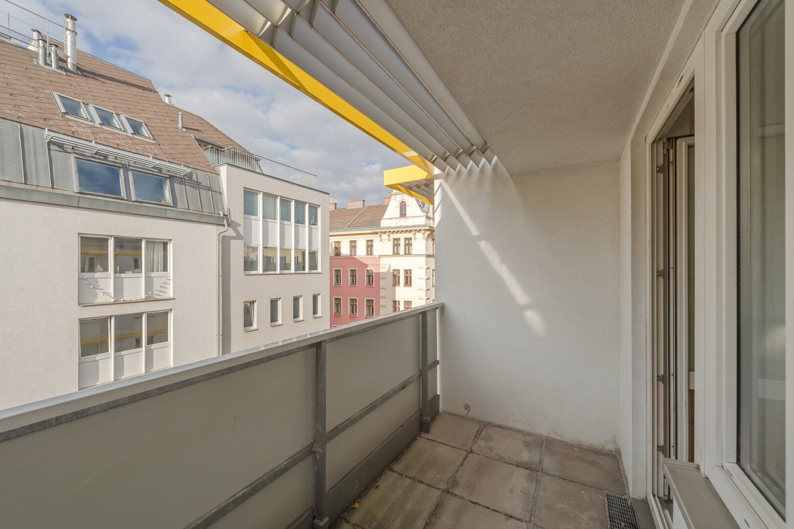++NEU++ Tolle 2-Zimmer Dachgeschosswohnung mit Balkon u. Loggia, tolle LAGE in 1080!
