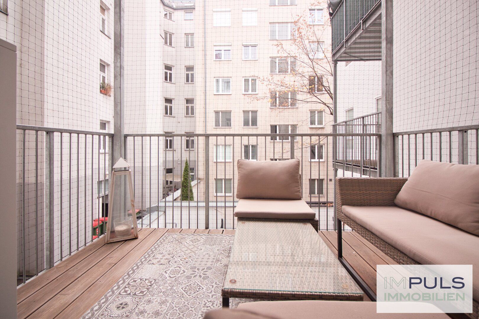 Generalsanierter Altbau mit Balkon | Topzustand | charmante 3-Zimmer Wohnung | gute Infrastruktur | 300 m zur U1