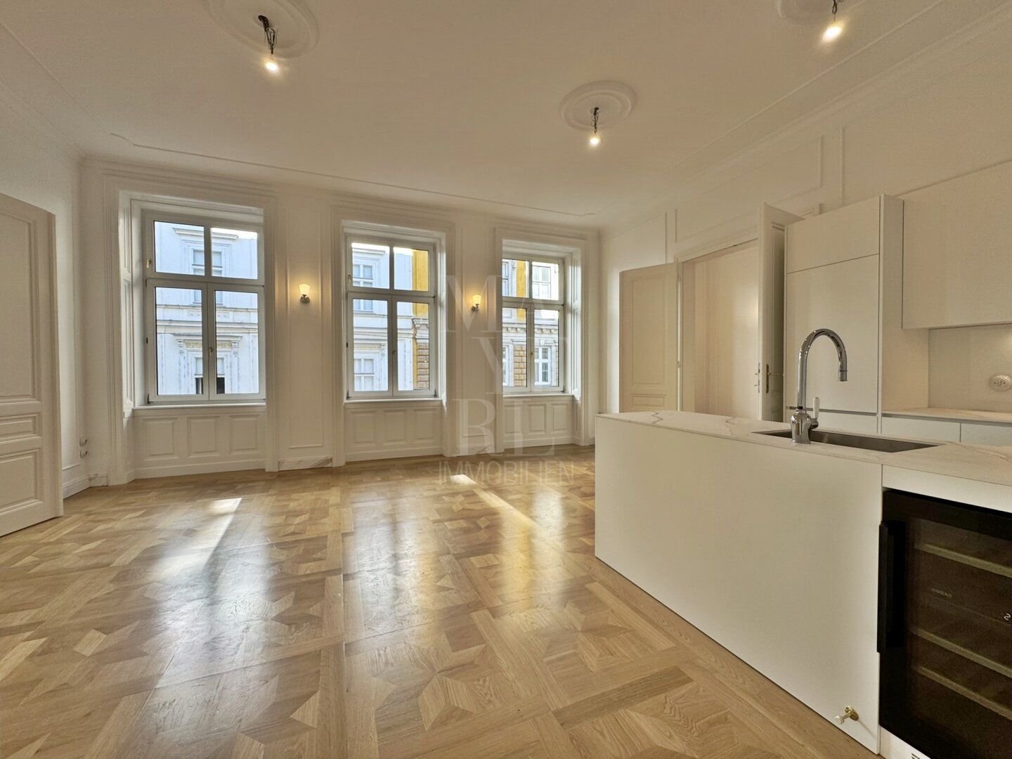Luxuriöser ERSTBEZUG - Stilaltbau im Servitenviertel