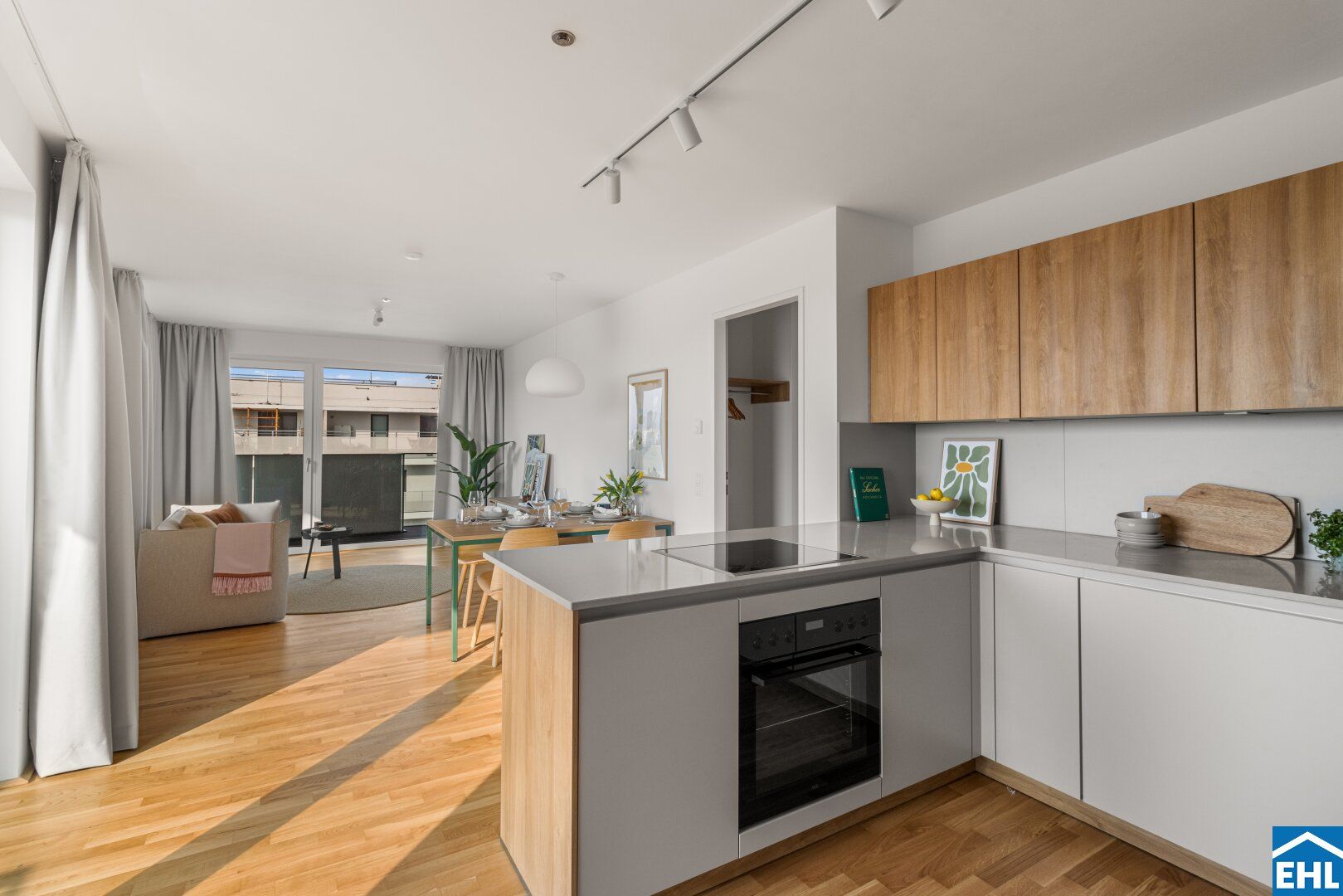 Urbanes Familienleben mit Dachgarten und Spielplatz