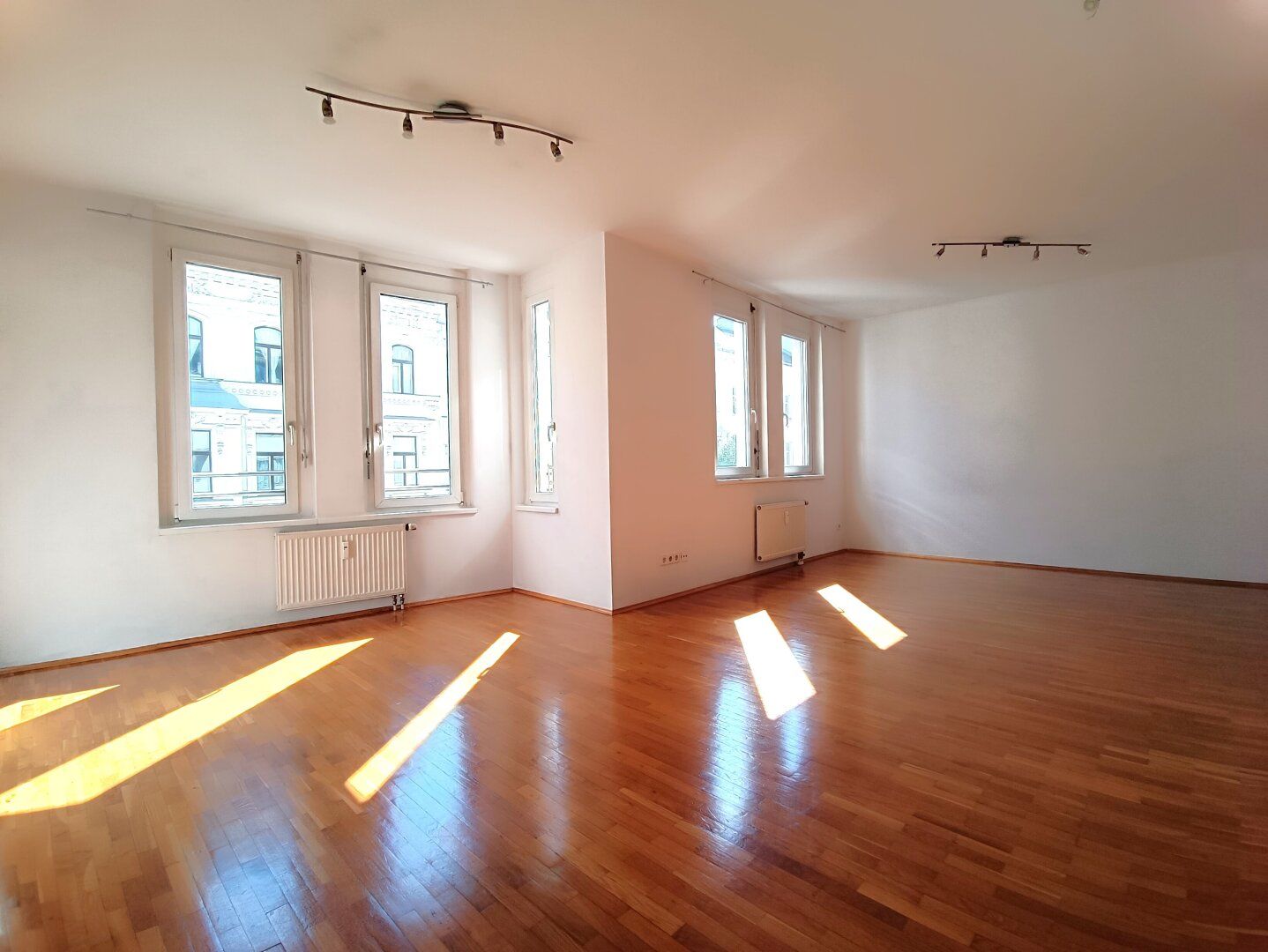 Studentenhit! 1- Zimmer Wohnung in zentraler Lage Nähe U6 Thaliastraße! Waschküche & Begrünter Innenhof mit Sitzmöglichkeit!