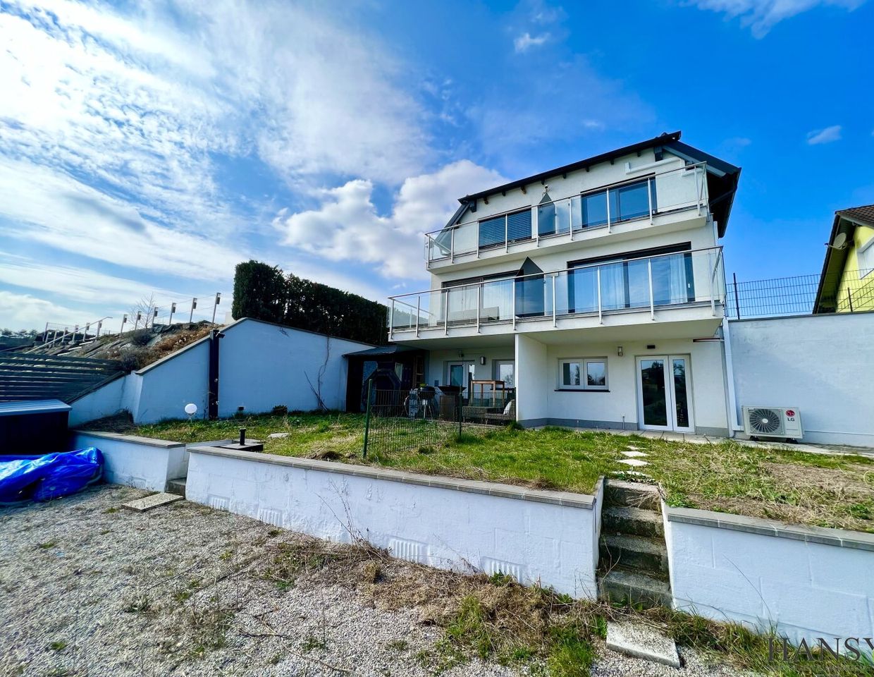 Moderne Doppelhaushälfte mit Luftwärmepumpe, Klimaanlage und eigenem Seezugang
