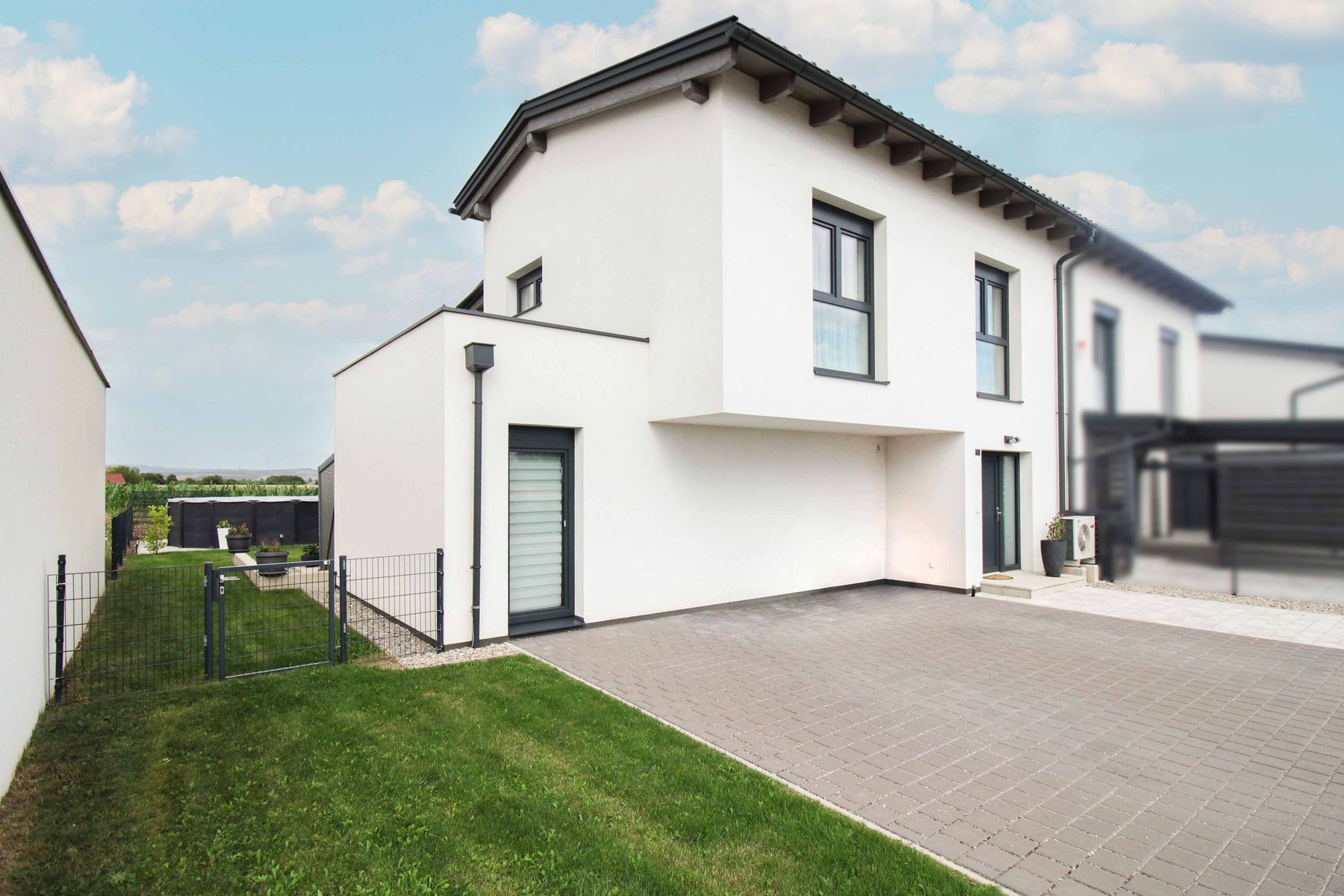 Modernes Wohnen in familienfreundlicher Lage - neuwertige und moderne Doppelhaushälfte in Pettendorf
