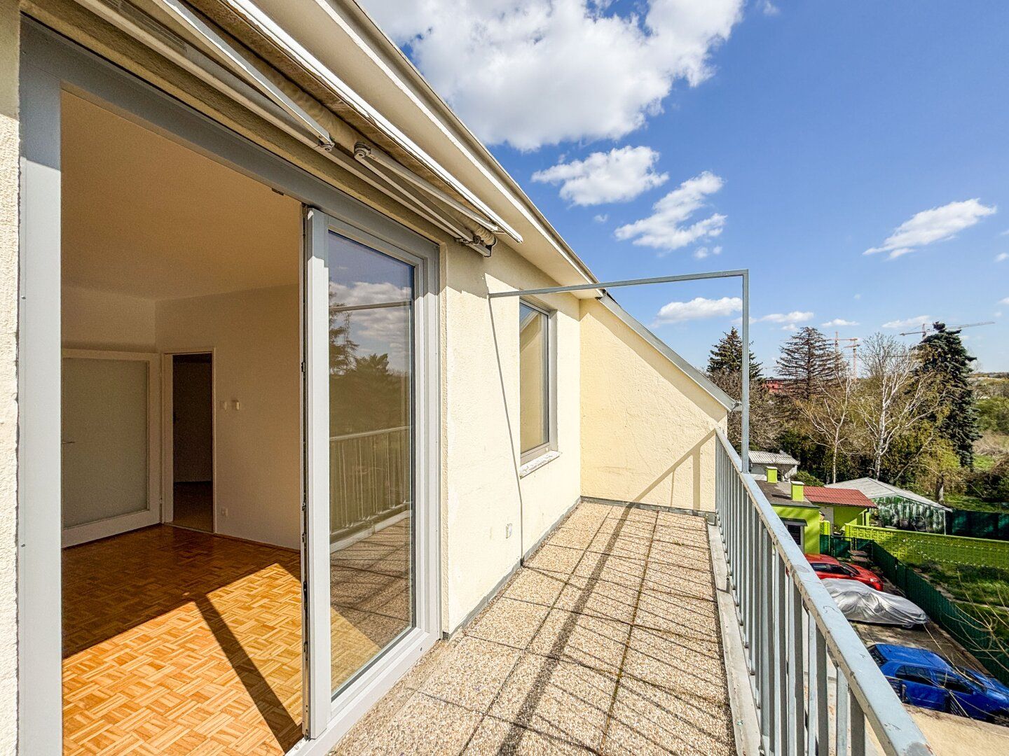 Sonnige DG-Wohnung mit Weitblick und Terrasse - Wohlfühlfaktor!
