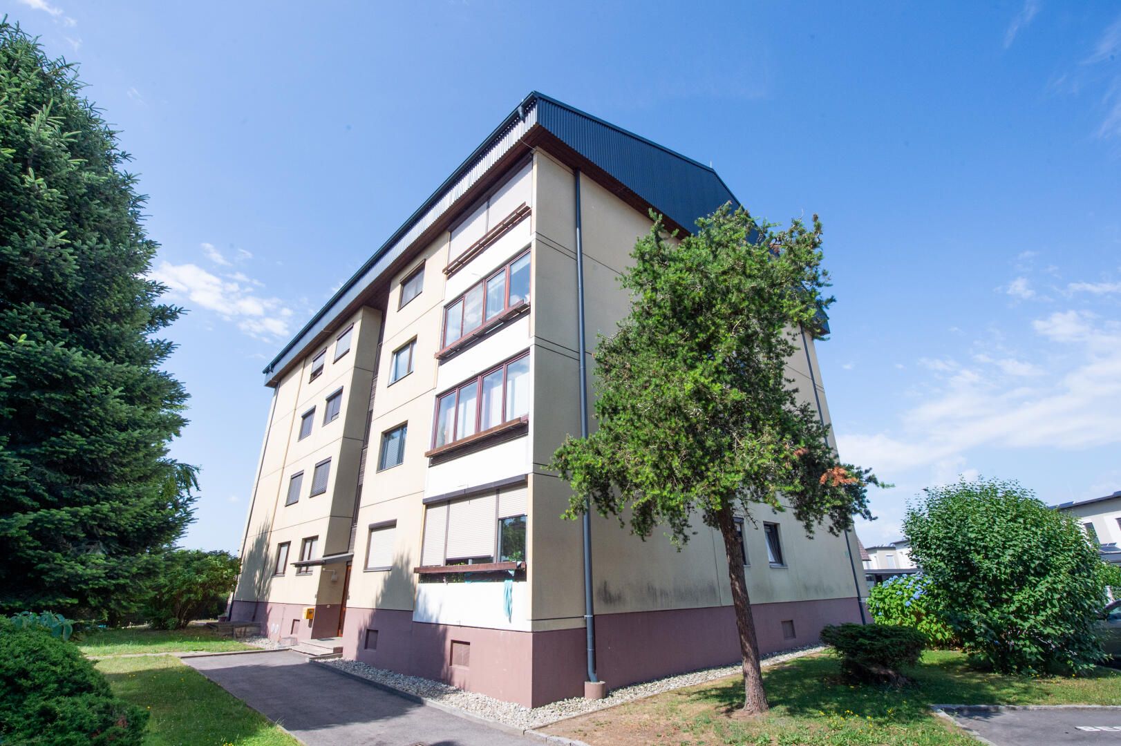 Großzügige Wohnung zum kleinen Preis! - Parkplatz inklusive!