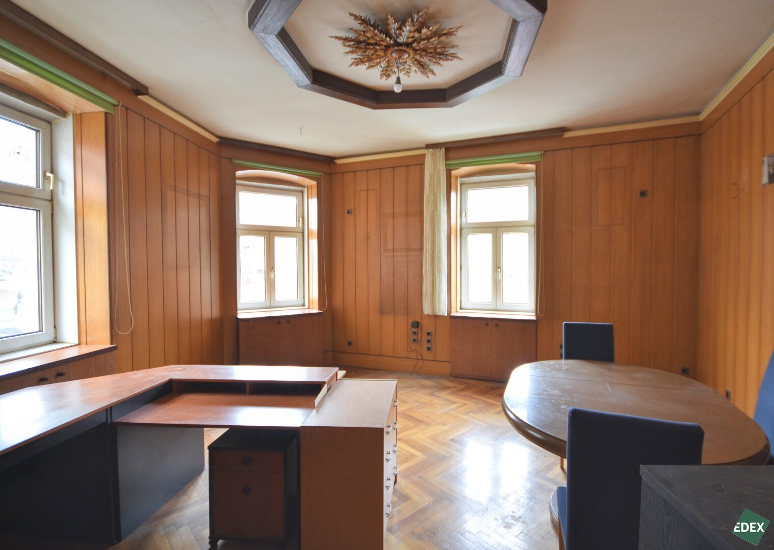 Sanierungsbedürfitg - 4-Zimmer-Altbau in der Neustiftgasse
